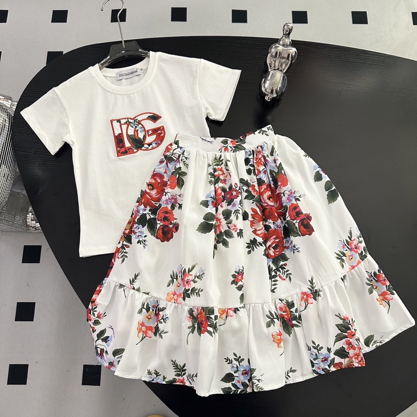 NO:769880,New arrivals, sizes 90-150cm, RMB per set, DG2026 new models, ready for sale, new skirts at DG counters, pure cotton material, high-definition digital printing, very delicious colors, pure cotton lining, comfortable and breathable upper body. First-class workmanship, clothes, skirts,19860909上新 尺码90-150cm 元一套 DG2026新款 现货发售 DG专柜新款套裙 纯棉材质 高清数码印花 颜色非常鲜美 内里纯棉 上身舒适透气. 做工一流,衣服,skirts,,Children's