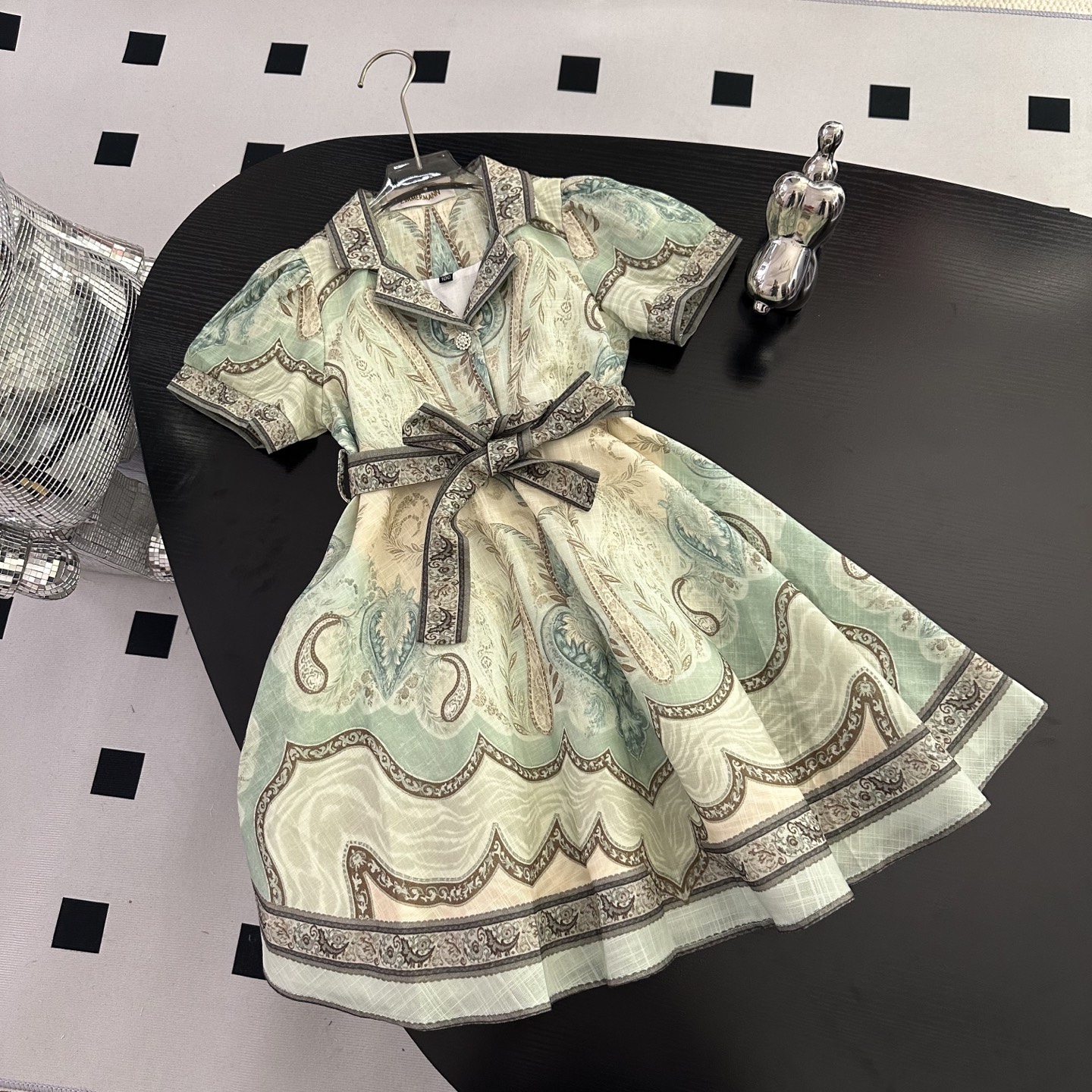 NO:769861,New arrival, size 90-150cm, no discount, new style, pure cotton skin-friendly fabric, novel style, a must-have if you like high quality, the color scheme is not too pretty, the upper body looks like a princess, the flower pattern is printed all over, with a solid color belt, the texture and appearance are all online, clothes,19860909上新 尺码90-150cm 元无折 新款、纯棉亲肤面料 款式新颖 喜欢高品质的必入款 配色简直不要太好看 上身妥妥的公主即视感 花朵满印图案 配纯色腰带 质感颜值均在线,衣服,,Children's