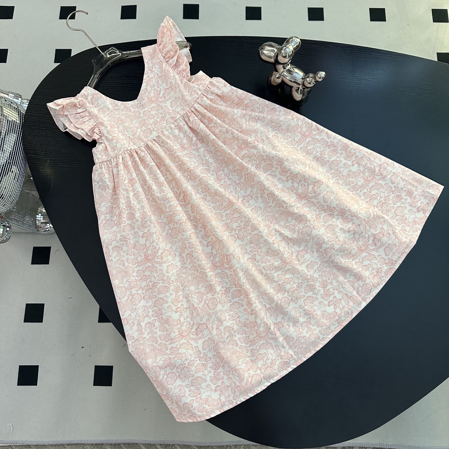NO:850203,New size - 160cm Cherry's floral French style dress, it's hard not to love this old money style dress!  Pure cotton fabric, breathable and smooth fabric feel ~ There are many small designs, the biggest highlight is the digital printing process that does not fade and feels very soft!  It’s a small heavy-duty skirt. It goes very well with a cardigan or jacket in autumn!  ,clothes,skirts,jackets & coats,19860909上新 尺码-160cm 樱桃家 碎花法式打揽连衣裙,老钱风的连衣裙很难不爱！纯棉面料,透气又爽滑的面料手感~ 小设计很多哟,最大的亮点数码印花工艺不褪色且手感非常柔软哟！小重工款的裙子了,秋天搭配开衫或者外套非常乖哟！,衣服,skirts,jackets & coats,,Children's