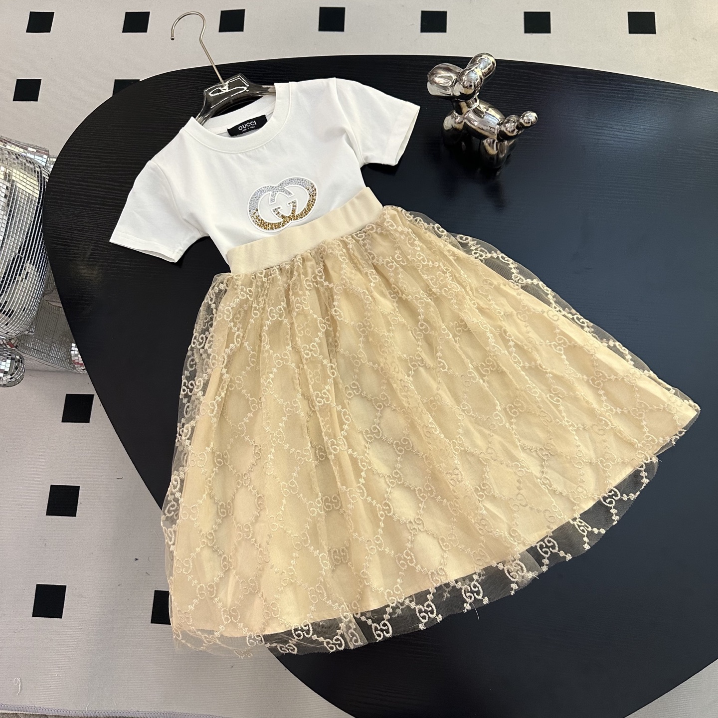 NO:850192,New size 90-150c 2026ss new style, GG color with hot-drilling process, so beautiful!  Pair it with a new printed T-shirt made of contrasting pure cotton. The color is invincible and super easy to wear. It is a must-have for your baby whether it is daily life or on vacation!  ,clothes,tees,t-shirt,19860909上新 尺码90-150c 2026ss新款,GG彩用烫钻工艺,简直太靓了！搭配撞色纯棉新款印花T恤,配色太无敌了,超级好穿,无论日常还是度假都要给宝贝入手！,衣服,tees，t-shirt,,Children's