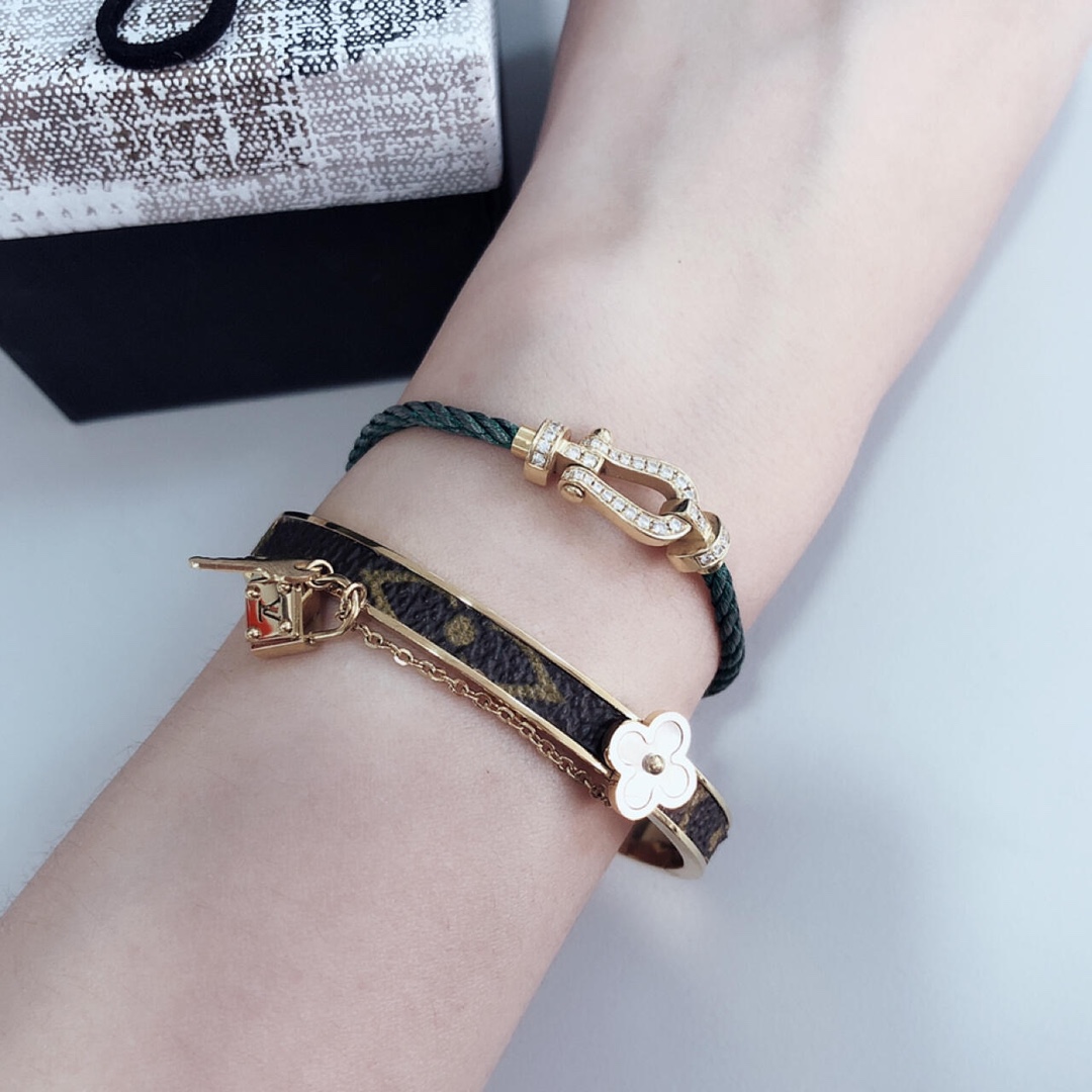 Miss, the bracelet that creates a visual sensation is simply stunning - Jewelry 9