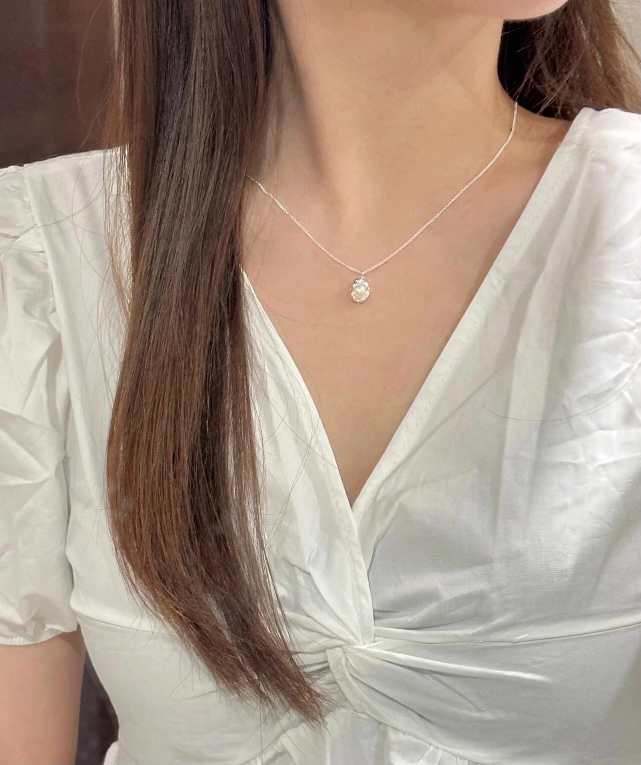 Beautiful to the bone, romantic between the collarbones 🌷Every angle is - Comprehensive 3