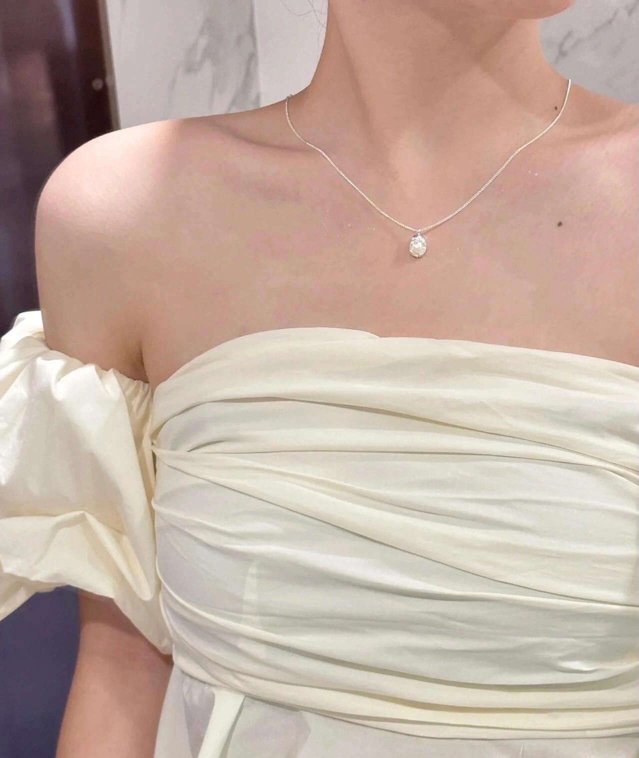Beautiful to the bone, romantic between the collarbones 🌷Every angle is - Comprehensive 2