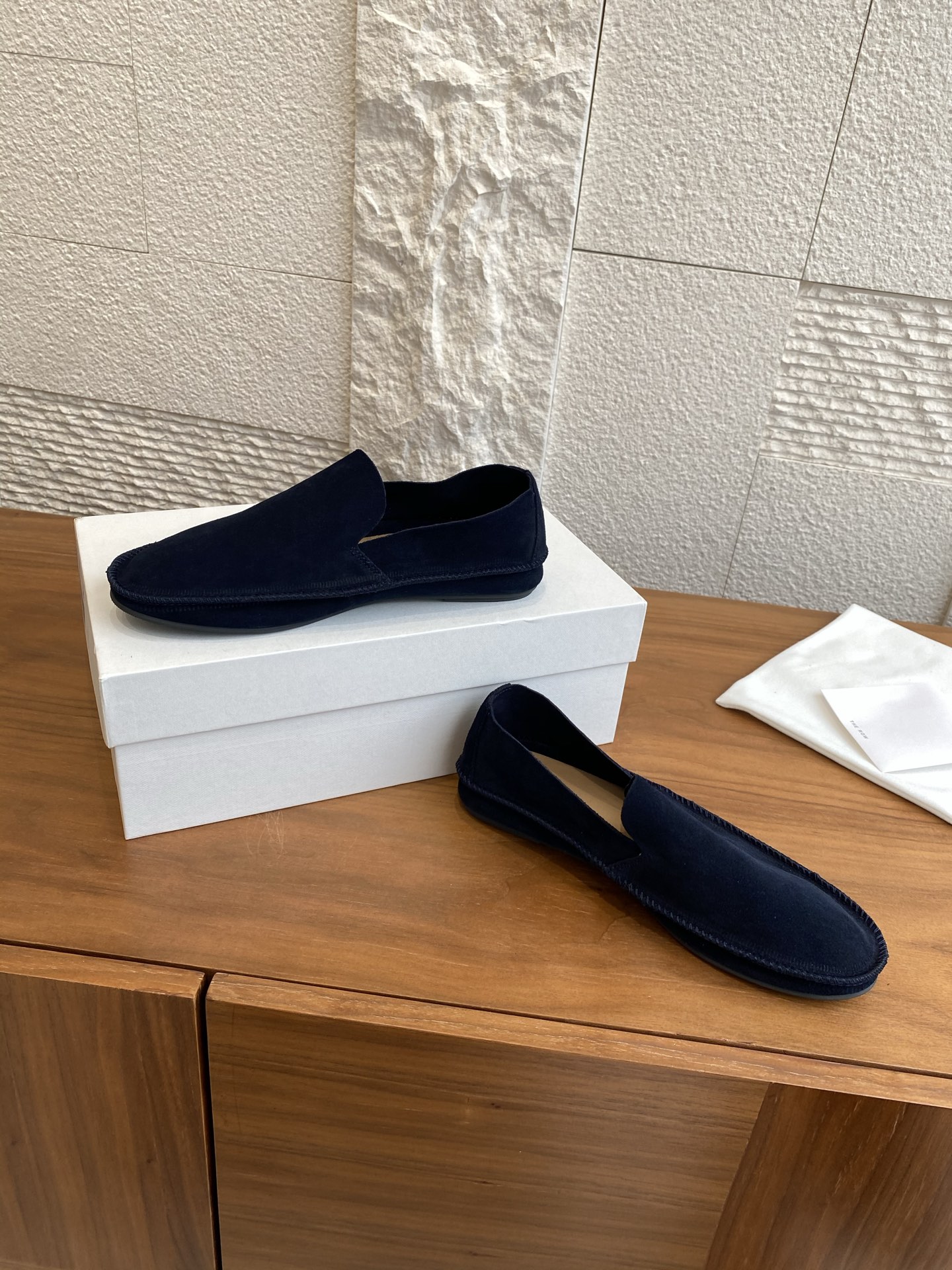 Title: THE ROW 25s Spring/Summer Shoes Review: Fine Leather, Quality, Delicate, Imported Materials, Rubber Base, Sizes 35-40 - 图片 3