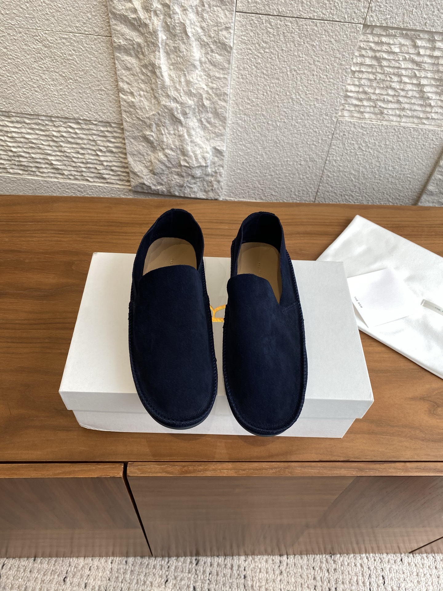 Title: THE ROW 25s Spring/Summer Shoes Review: Fine Leather, Quality, Delicate, Imported Materials, Rubber Base, Sizes 35-40 - 图片 1