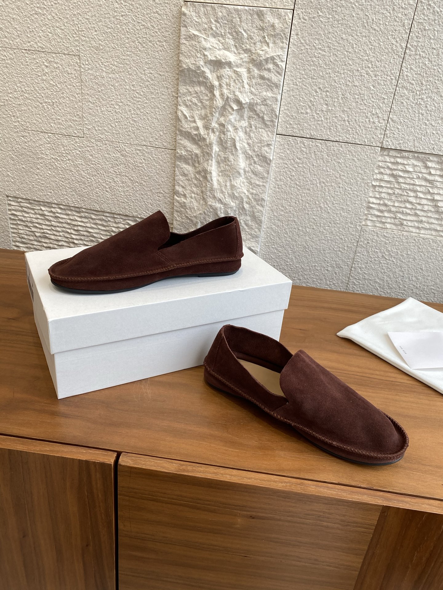 Luxurious Tyler British Windshoe Recreational Shoes Review: Quality and Comfort in THE ROW Collection. - 图片 3