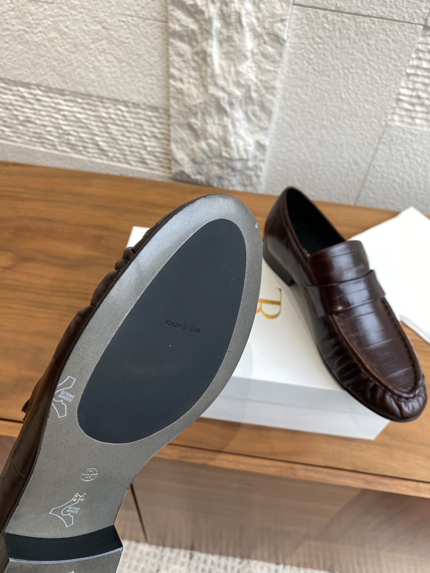 “Classic Happy Shoe: Zirconium Leather, Comfortable Sole – Size 35-42” - 图片 7