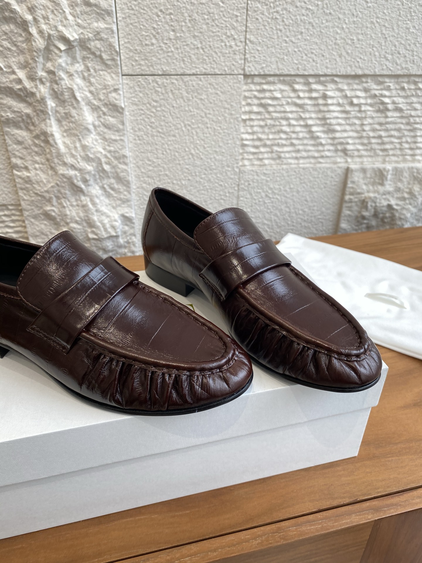 “Classic Happy Shoe: Zirconium Leather, Comfortable Sole – Size 35-42” - 图片 9