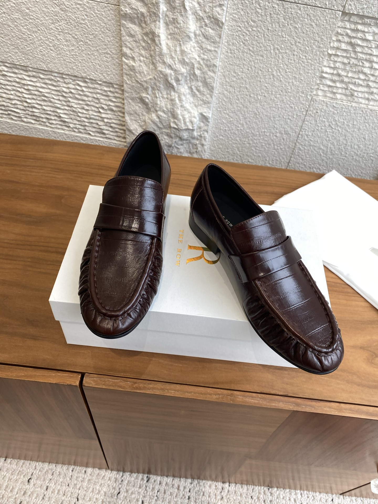 “Classic Happy Shoe: Zirconium Leather, Comfortable Sole – Size 35-42” - 图片 4