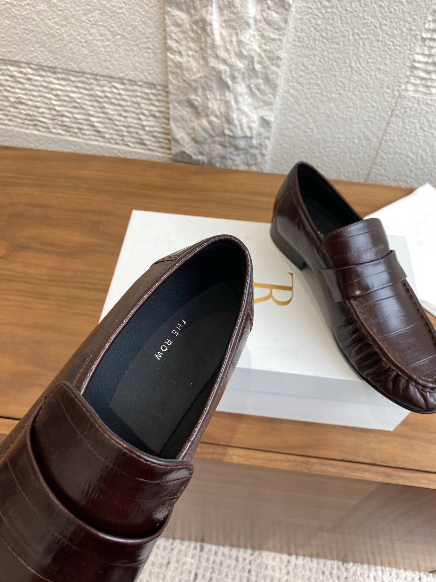 “Classic Happy Shoe: Zirconium Leather, Comfortable Sole – Size 35-42” - 图片 6