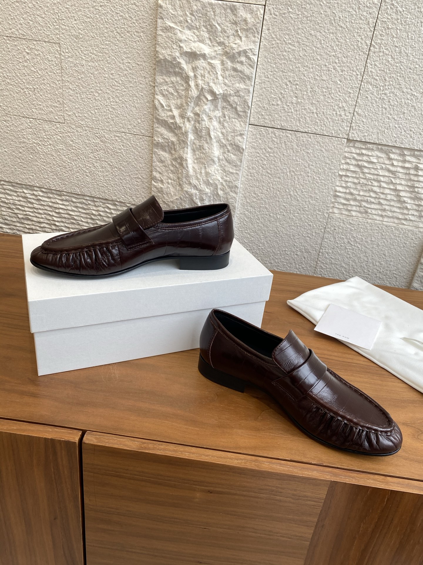 “Classic Happy Shoe: Zirconium Leather, Comfortable Sole – Size 35-42” - 图片 3