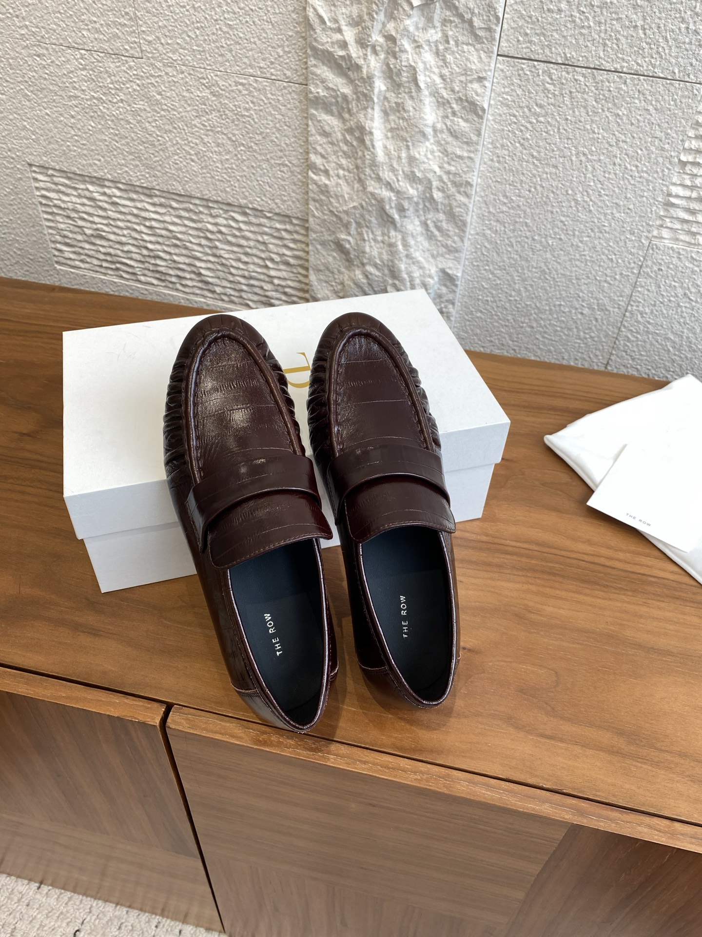 “Classic Happy Shoe: Zirconium Leather, Comfortable Sole – Size 35-42” - 图片 2