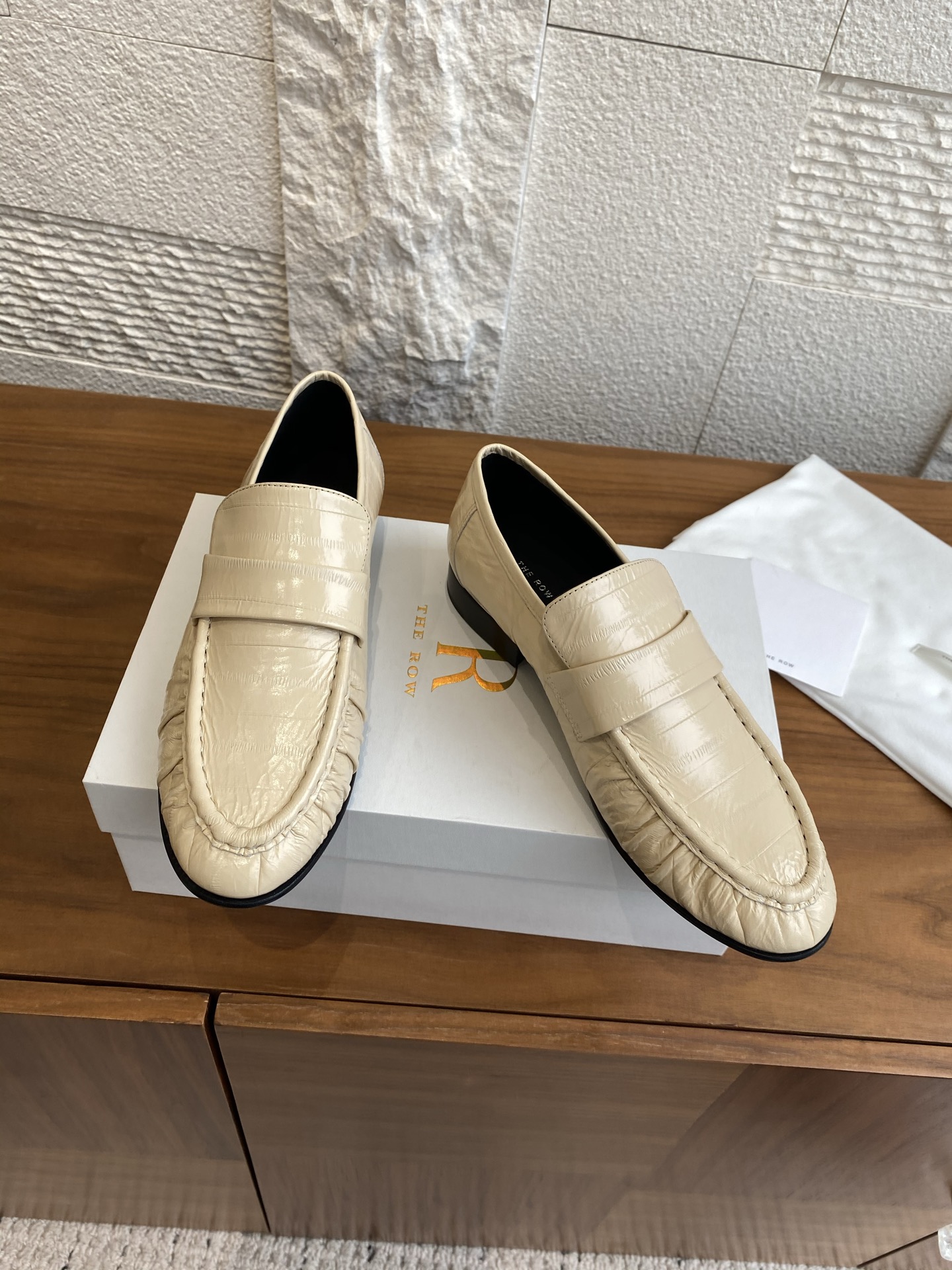 “Classic Zirconium Happy Shoe: New Springs and Summers Collection with Italian Leather Soles – Size 35-42” - 图片 4