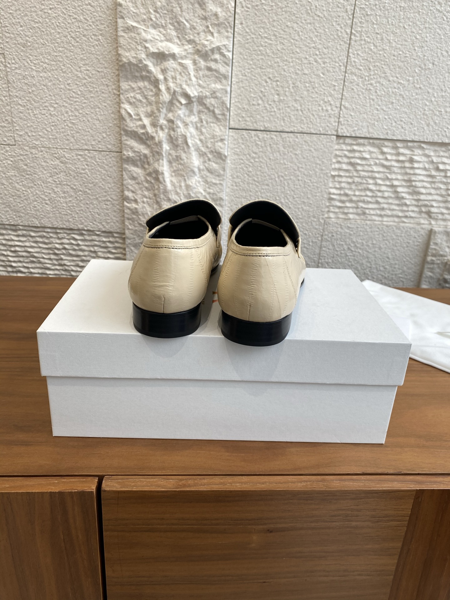 “Classic Zirconium Happy Shoe: New Springs and Summers Collection with Italian Leather Soles – Size 35-42” - 图片 8