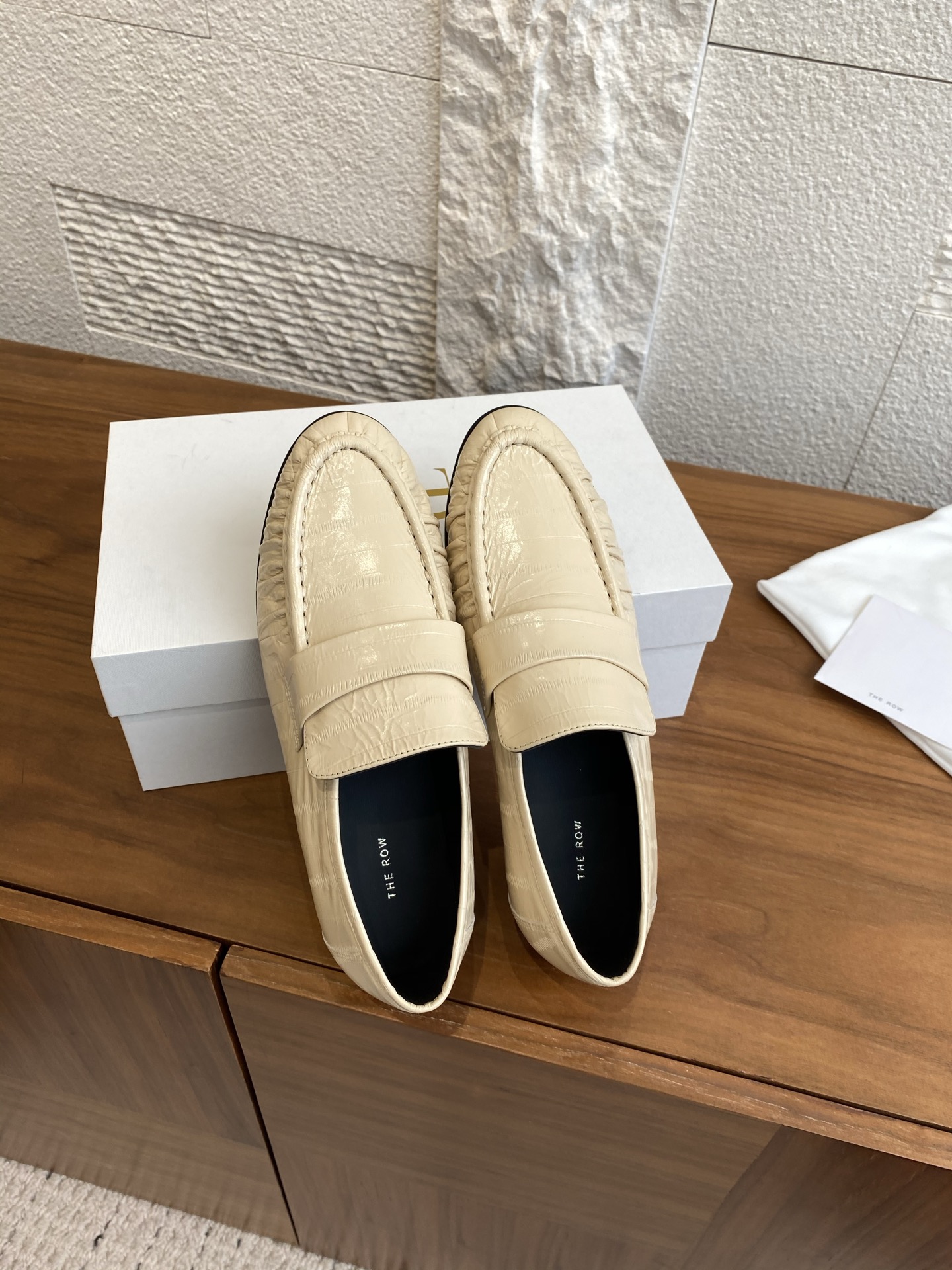 “Classic Zirconium Happy Shoe: New Springs and Summers Collection with Italian Leather Soles – Size 35-42” - 图片 2