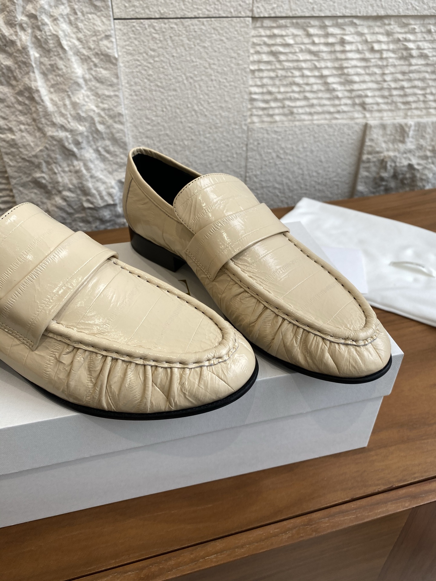 “Classic Zirconium Happy Shoe: New Springs and Summers Collection with Italian Leather Soles – Size 35-42” - 图片 9