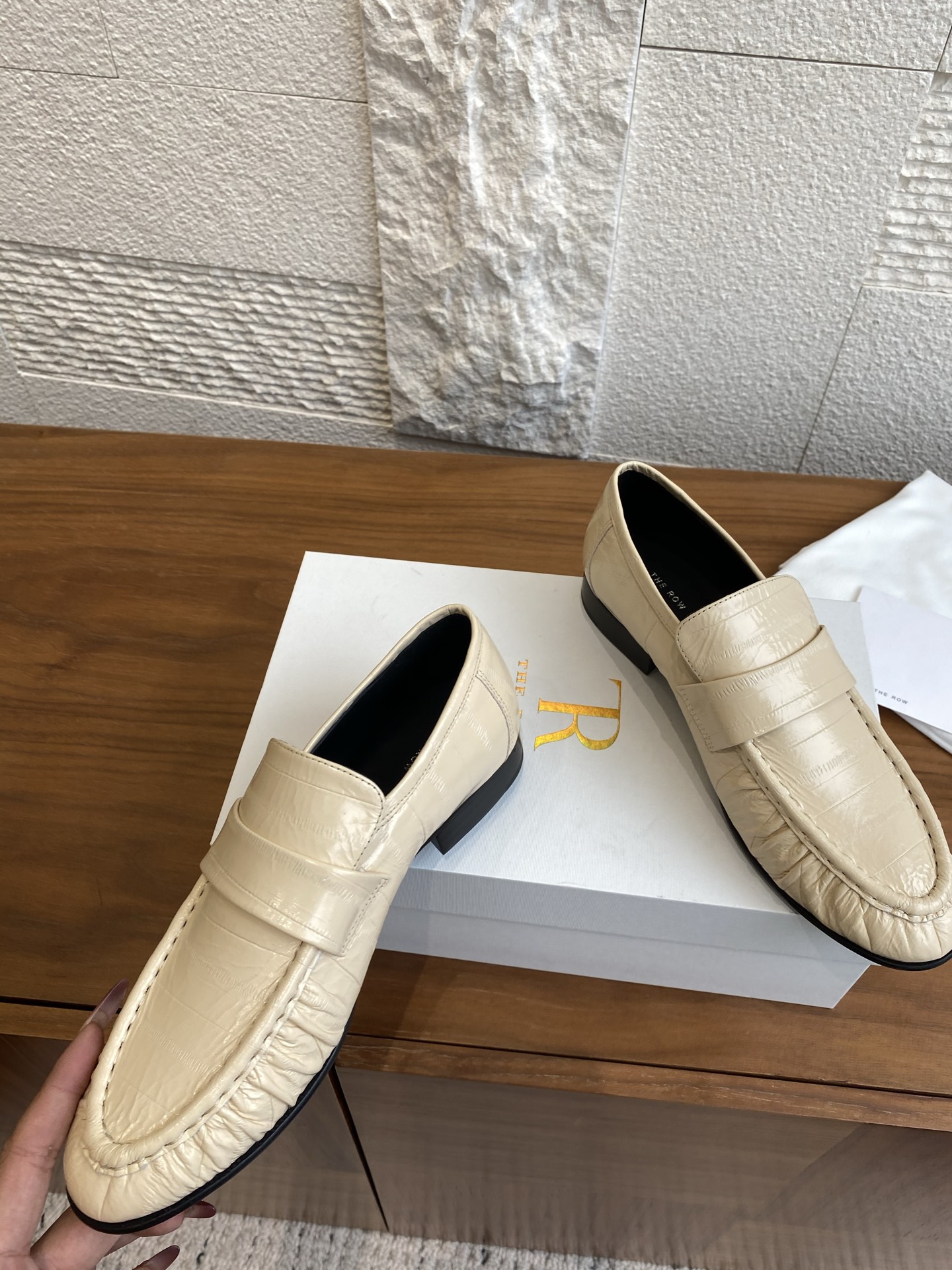 “Classic Zirconium Happy Shoe: New Springs and Summers Collection with Italian Leather Soles – Size 35-42” - 图片 5