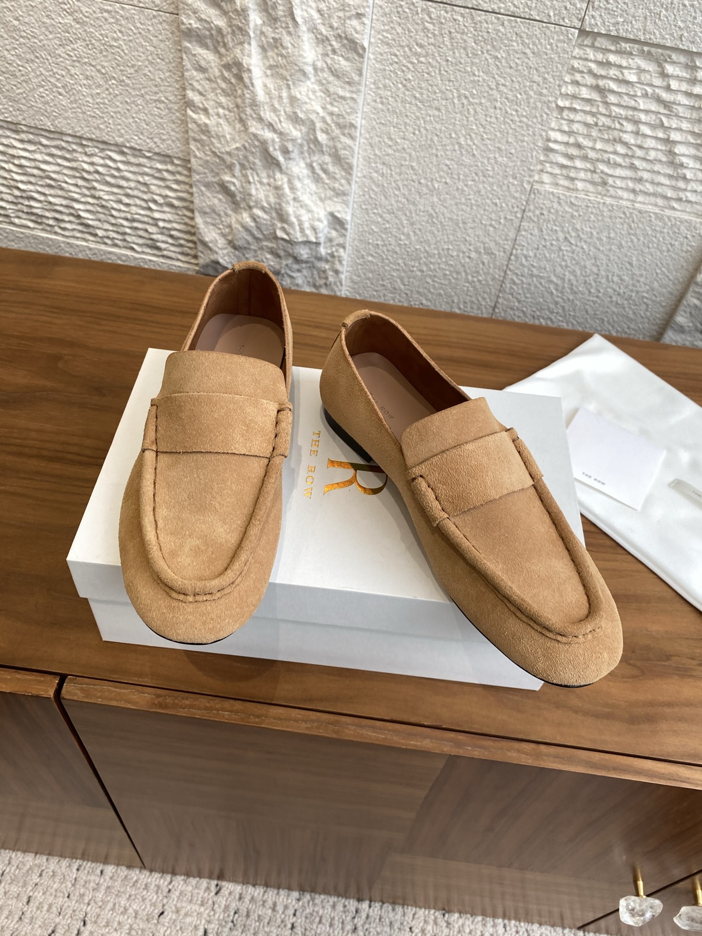 “Classic and Comfortable Zirconium Happy Shoe for All Seasons, Sizes 35-42” - 图片 4