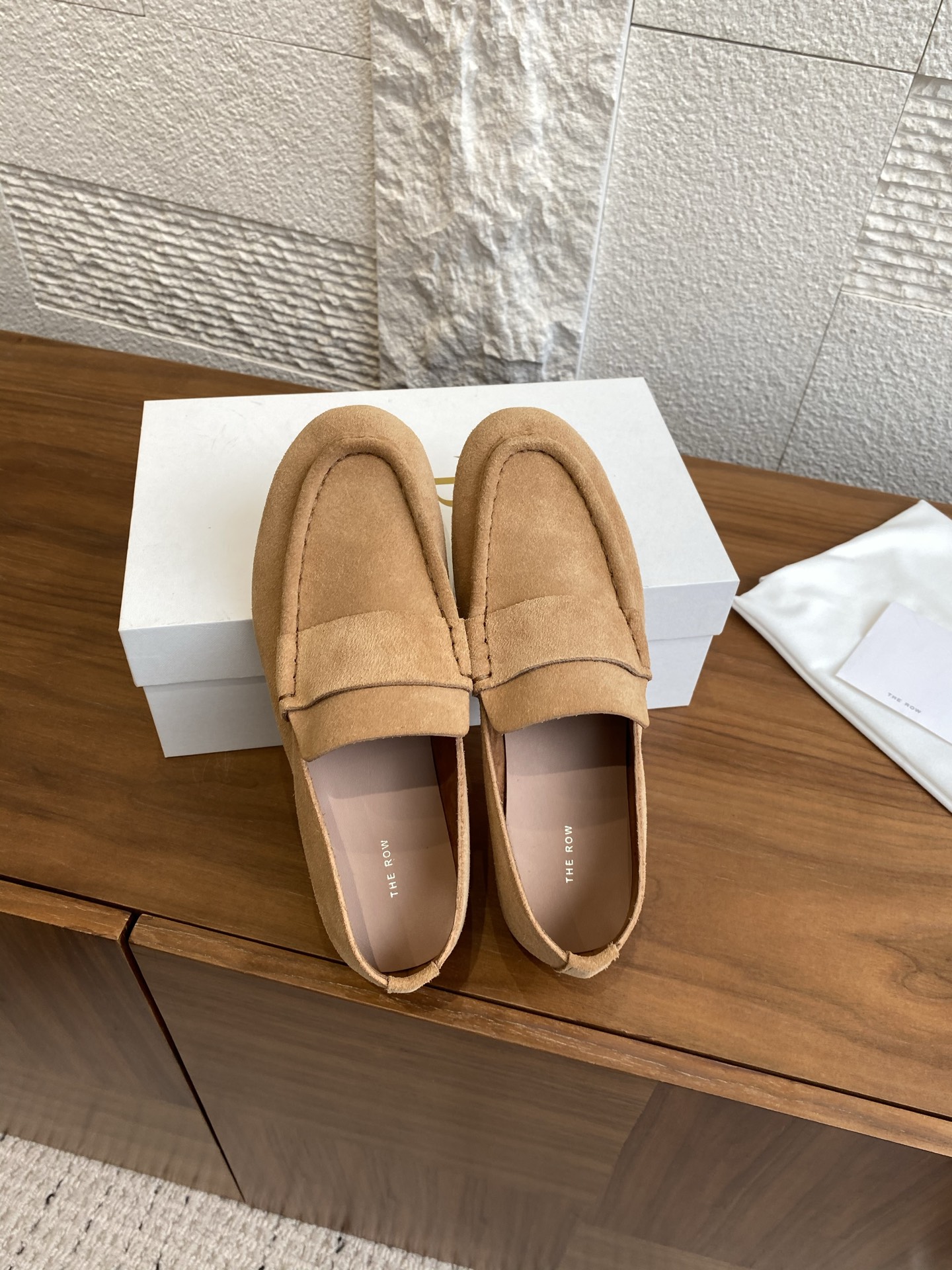 “Classic and Comfortable Zirconium Happy Shoe for All Seasons, Sizes 35-42” - 图片 2