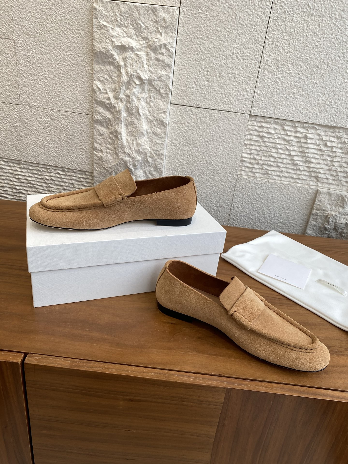 “Classic and Comfortable Zirconium Happy Shoe for All Seasons, Sizes 35-42” - 图片 3
