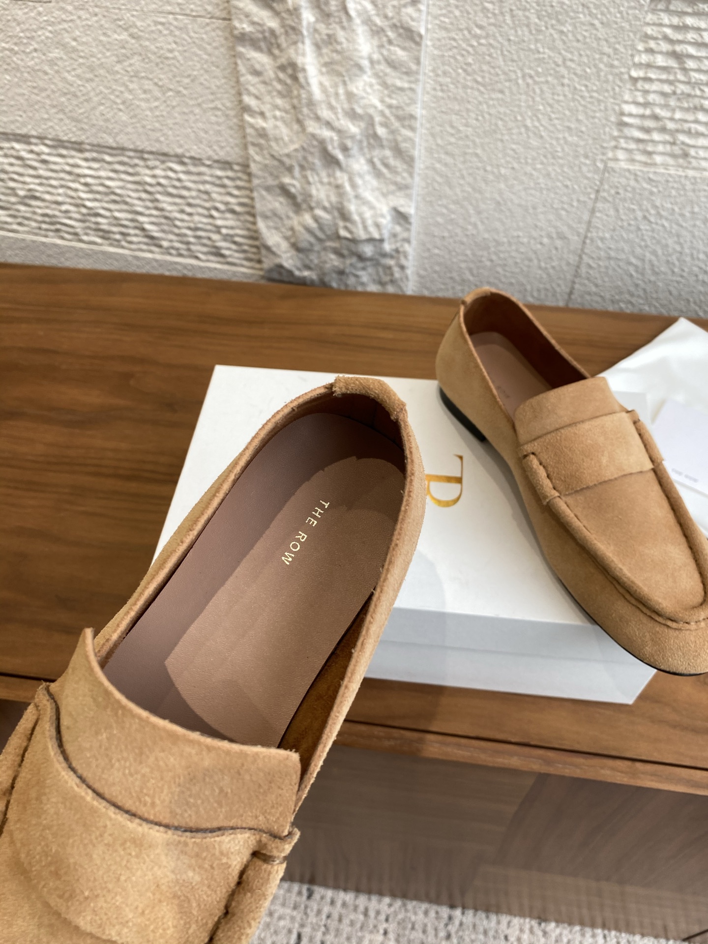 “Classic and Comfortable Zirconium Happy Shoe for All Seasons, Sizes 35-42” - 图片 6