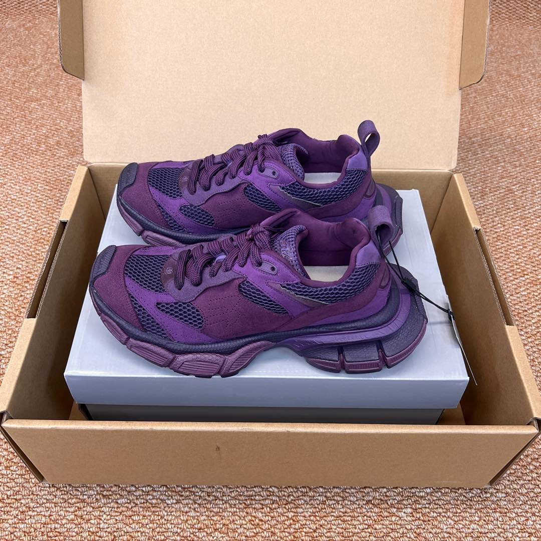 NO:236399,The top version of Balenciaga Balenciaga 3XL Sneaker series Purple couples dad shoes Original* Purchased and developed Balenciaga 3XL Sneaker The overall shoe shape draws on the creative ideas of the two shoe shapes, Balenciaga Track and Balenciaga Runner, which is equivalent to removing the outer frame of the Track shoe body. It also inherits the streamlined shape of Runner and the Track flat toe. In addition, a pair of tied shoelaces are added to the front of the upper to highlight the shape!  Fabric: Original custom imported technology fabric   mesh inner lining: Original custom breathable mesh inner lining: Original mold opening ultralight MD combination rubber bottom thickness: 5CM packaging original tag aircraft box reinforced packaging!  Size 35-46 [One size larger size usually wear 37 shots 36 sizes], casual shoes/sports shoes, balenciaga, balenciaga, sneakers19860909顶级版本Balenciaga巴黎世家3XL Sneaker系列 紫色 情侣款老爹鞋 原*购入开发 Balenciaga 3XL Sneaker 整体鞋型汲取了Balenciaga Track和Balenciaga Runner两款鞋型的创作思路 相当于把 Track鞋身的外框拆了下来 同时继承了 Runner的流线造型和 Track扁平的鞋头 另外在鞋面前段另加了一副绑着的的鞋带 凸显造型！ 面料: 原版定制进口科技面料 网面 内里: 原版定制透气网里 大底: 原版开模超轻MD组合橡胶底底厚: 5CM 包装原吊牌飞机盒加固包装！ 码数35-46码【偏大一码平时穿37拍36码】,休闲鞋/运动鞋,balenciaga,balenciaga,sneakers,Women's Shoes