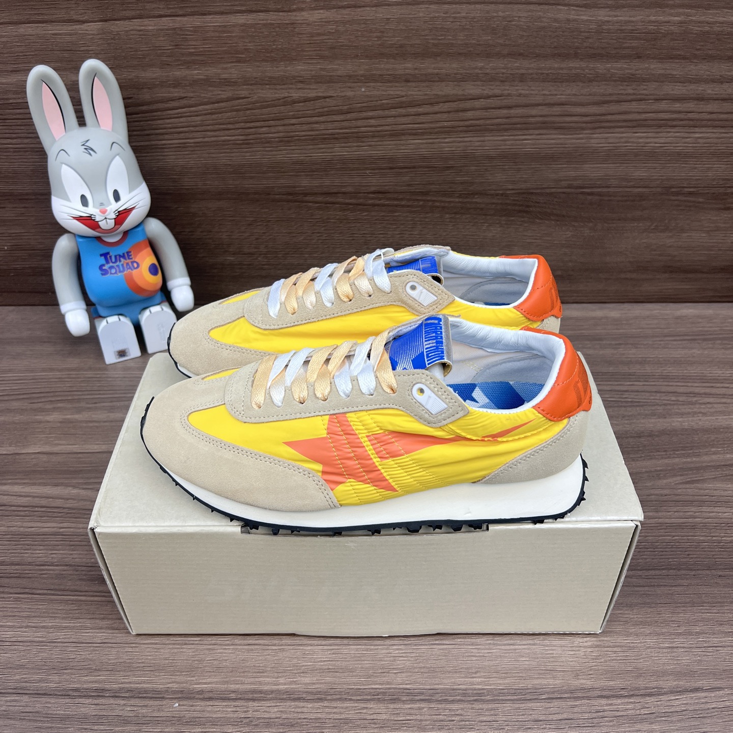 NO:248241,Top version Golden Goose Comfortable sports low-top casual shoes Couple style yellow and orange Product number: GWF00683.F005462.82542 Packaging: Full set of Dewu accessories reinforced aircraft box packaging!  Size: 36-46 sizes!, casual shoes/sports shoes, sneakers19860909顶级版本Golden Goose 舒适运动 低帮 生活休闲鞋 情侣款黄橙色 货号: GWF00683.F005462.82542 包装:全套得物配件加固飞机盒包装！ 码数:36-46码!,休闲鞋/运动鞋,sneakers,Women's Shoes