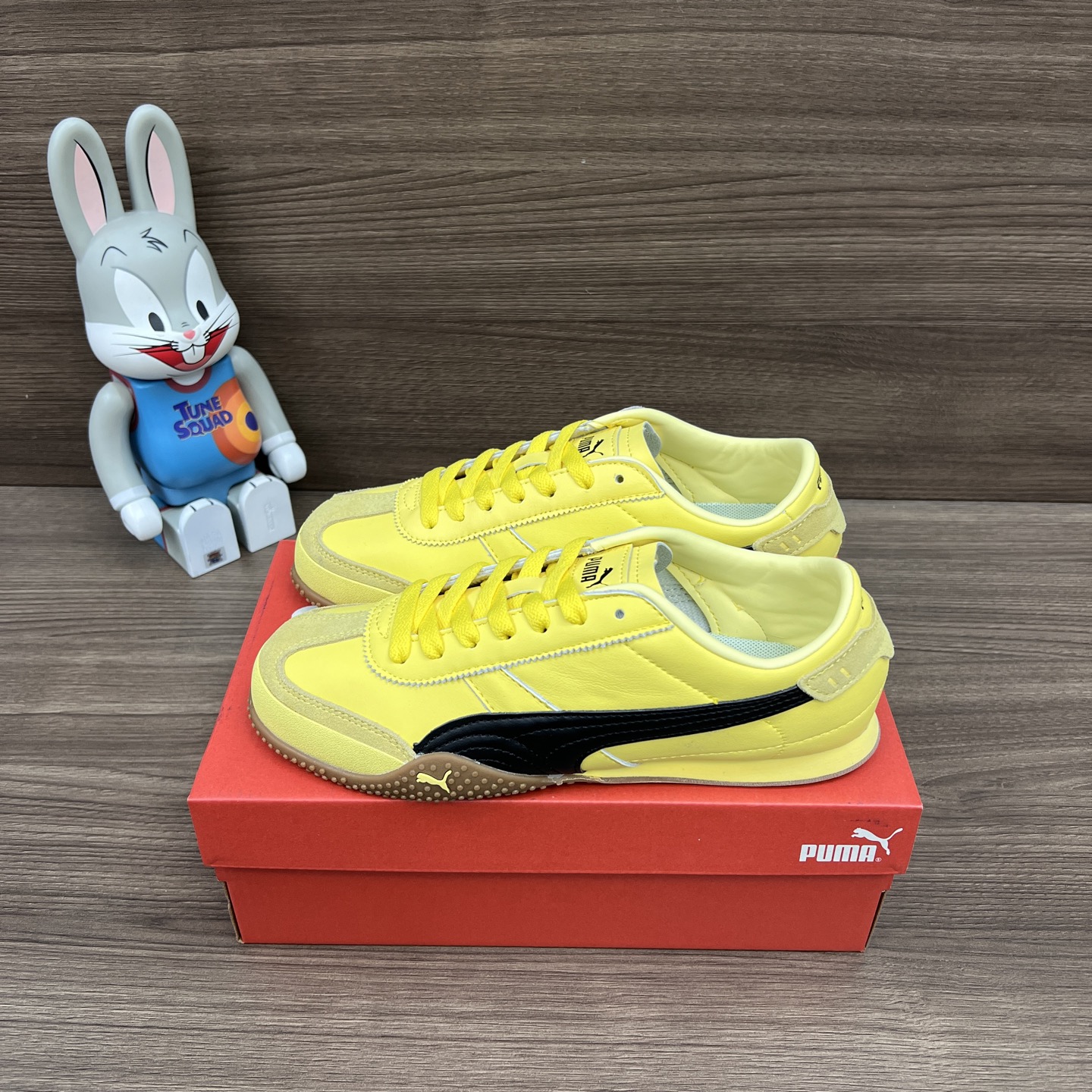 NO:241903,Top version PUMA Bella UT Fashionable, versatile and comfortable thin-soled shoes, non-slip and wear-resistant, low-top, casual shoes for men and women, yellow and black. Item number: 402186-05 Packaging: Full set of Dewu accessories reinforced aircraft box packaging!  Size: 36-45 (positive size), casual shoes/sports shoes, sneakers19860909顶级版本PUMA Bella UT 时尚百搭舒适薄底鞋 防滑耐磨 低帮 生活休闲鞋男女同款黄黑色. 货号: 402186-05 包装:全套得物配件加固飞机盒包装！ 码数:36-45码(正码),休闲鞋/运动鞋,sneakers,Women's Shoes