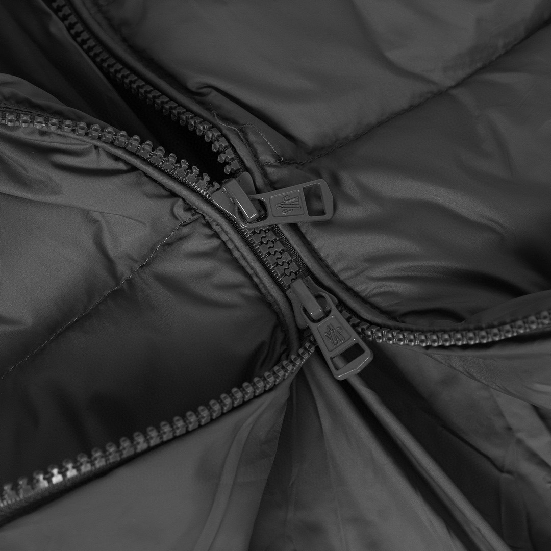 Moner蒙口羽绒服 - スタイリッシュなデザインと細部へのこだわり