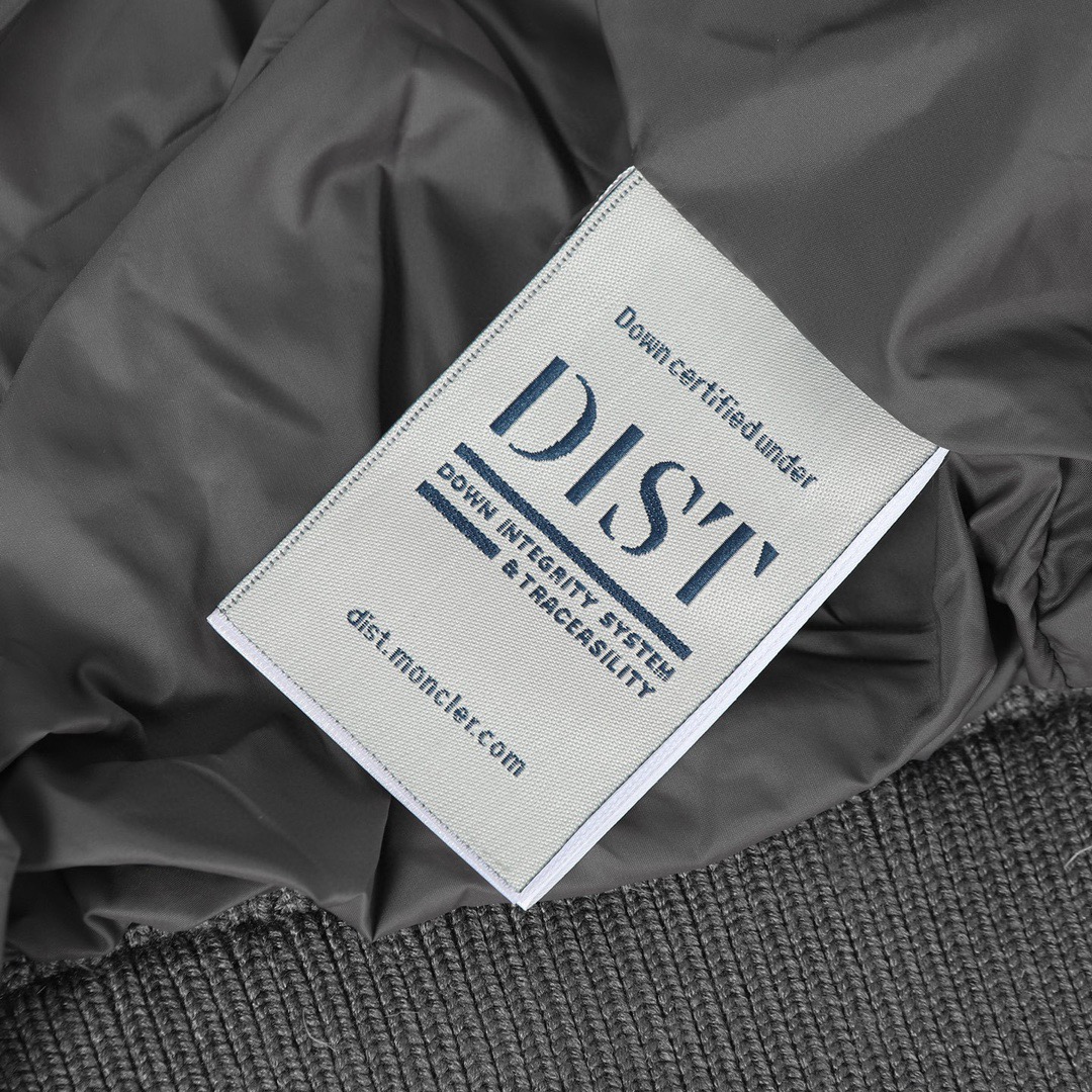 Moner蒙口羽绒服 - スタイリッシュなデザインと細部へのこだわり