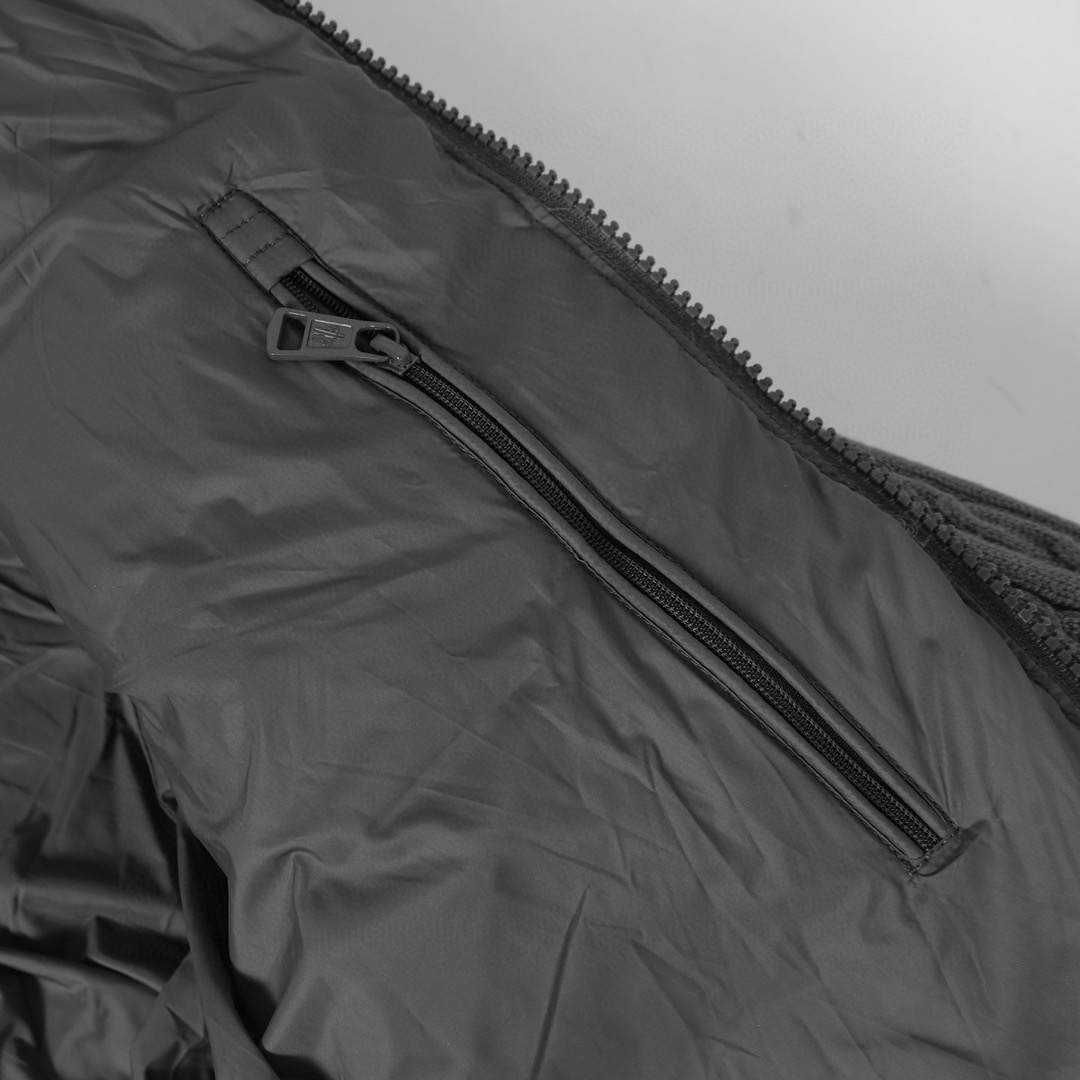 Moner蒙口羽绒服 - スタイリッシュなデザインと細部へのこだわり