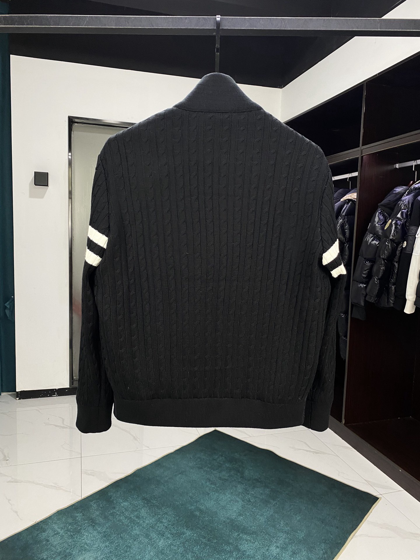 Moner蒙口羽绒服 - スタイリッシュな構造的デザインで多様なスタイルを実現