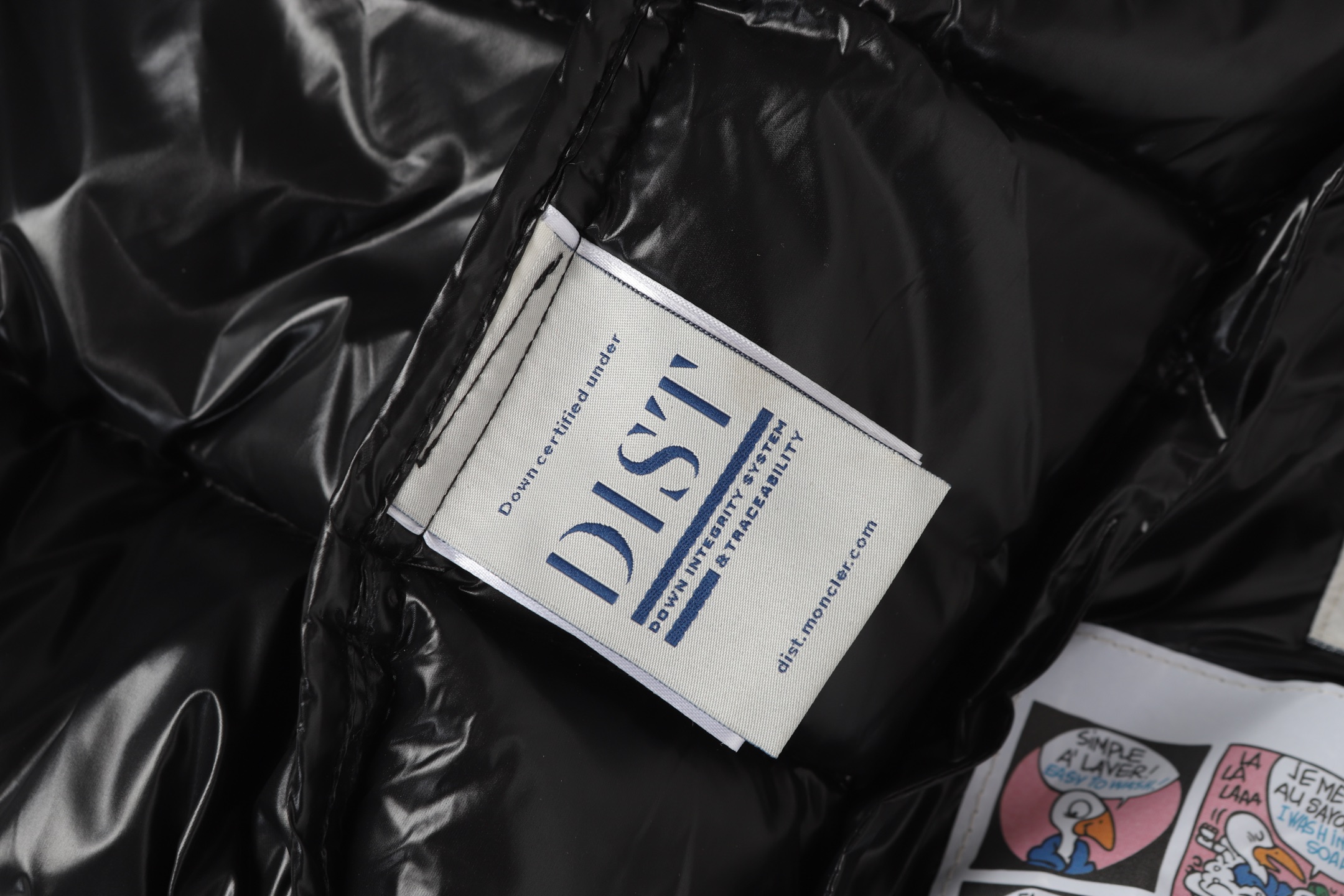 Moncler羽绒マ甲 - 高性能デザインと温かさを兼ね備えた一品