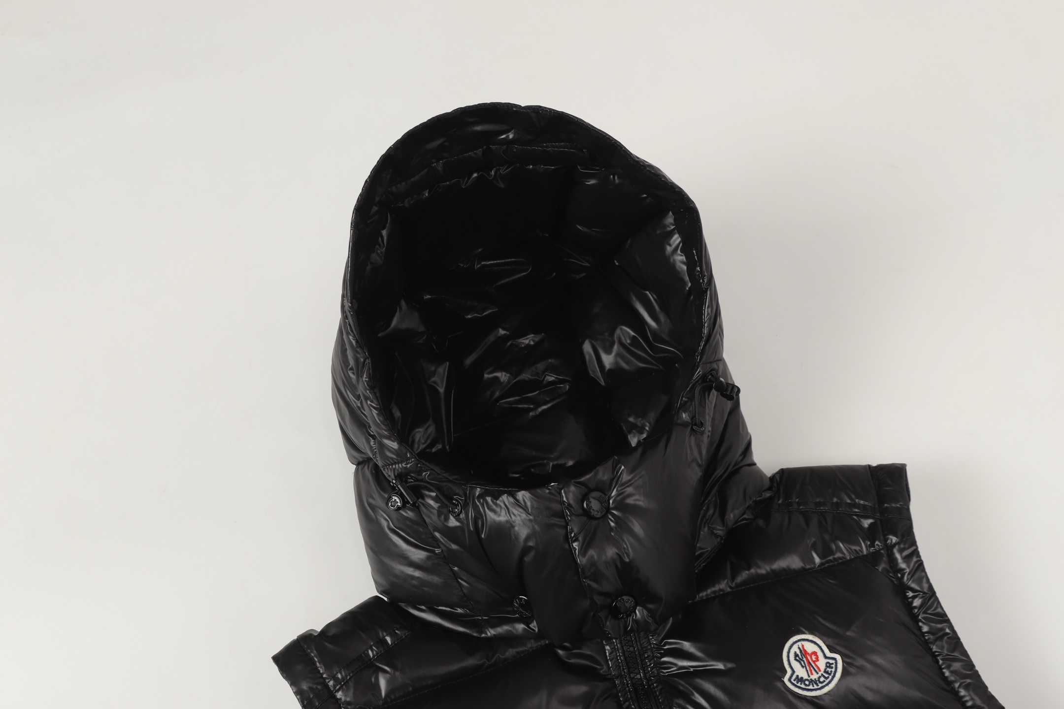 Moncler羽绒マ甲 - 高性能デザインと温かさを兼ね備えた一品