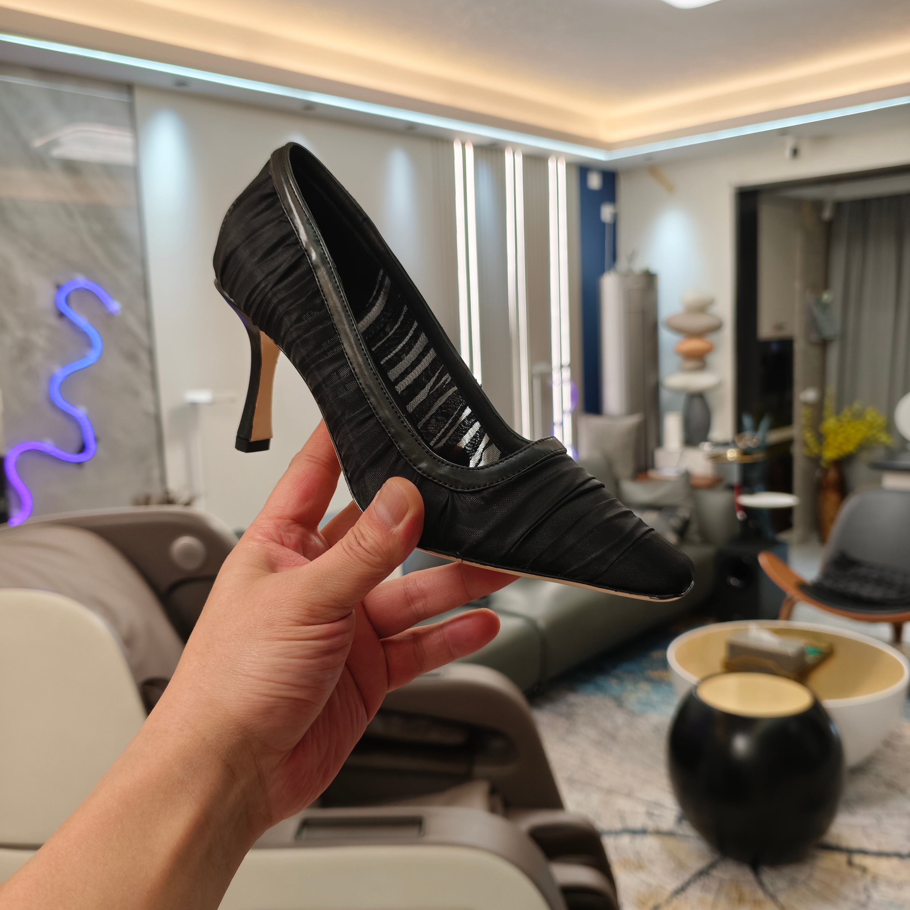 נעלי עקב שחורות משיפון ג'ימי צ'ו - קולקציית 2025, מראה אלגנטי ויוקרתי 10 a1747641826718 5184