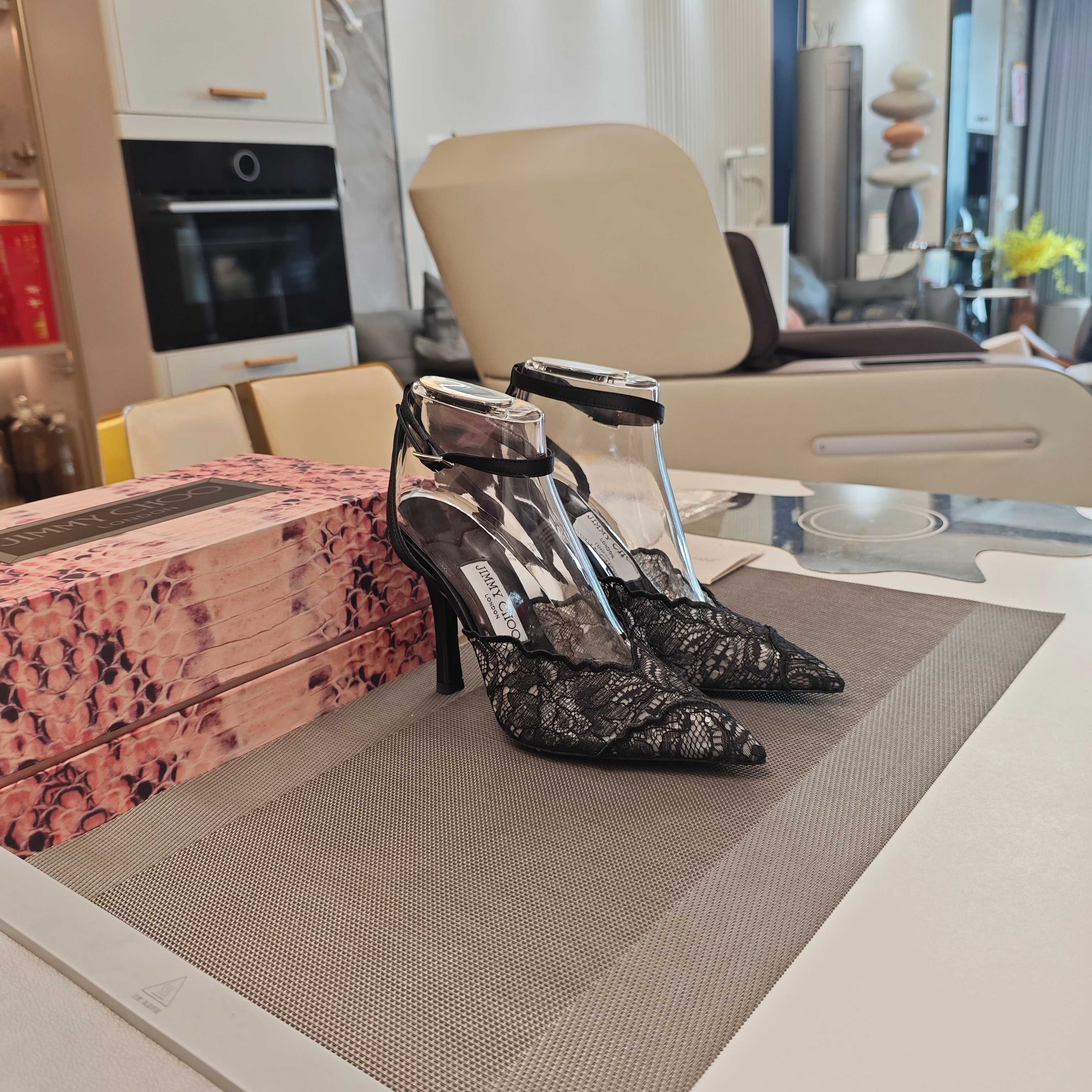 Jimmy Choo CHOO周仰杰2026𝐬𝐬( 款3D棱格磁铁盒包装) 低端勿比 摩登鞋履 新款星河浪漫蕾丝网仙女凉鞋拖鞋