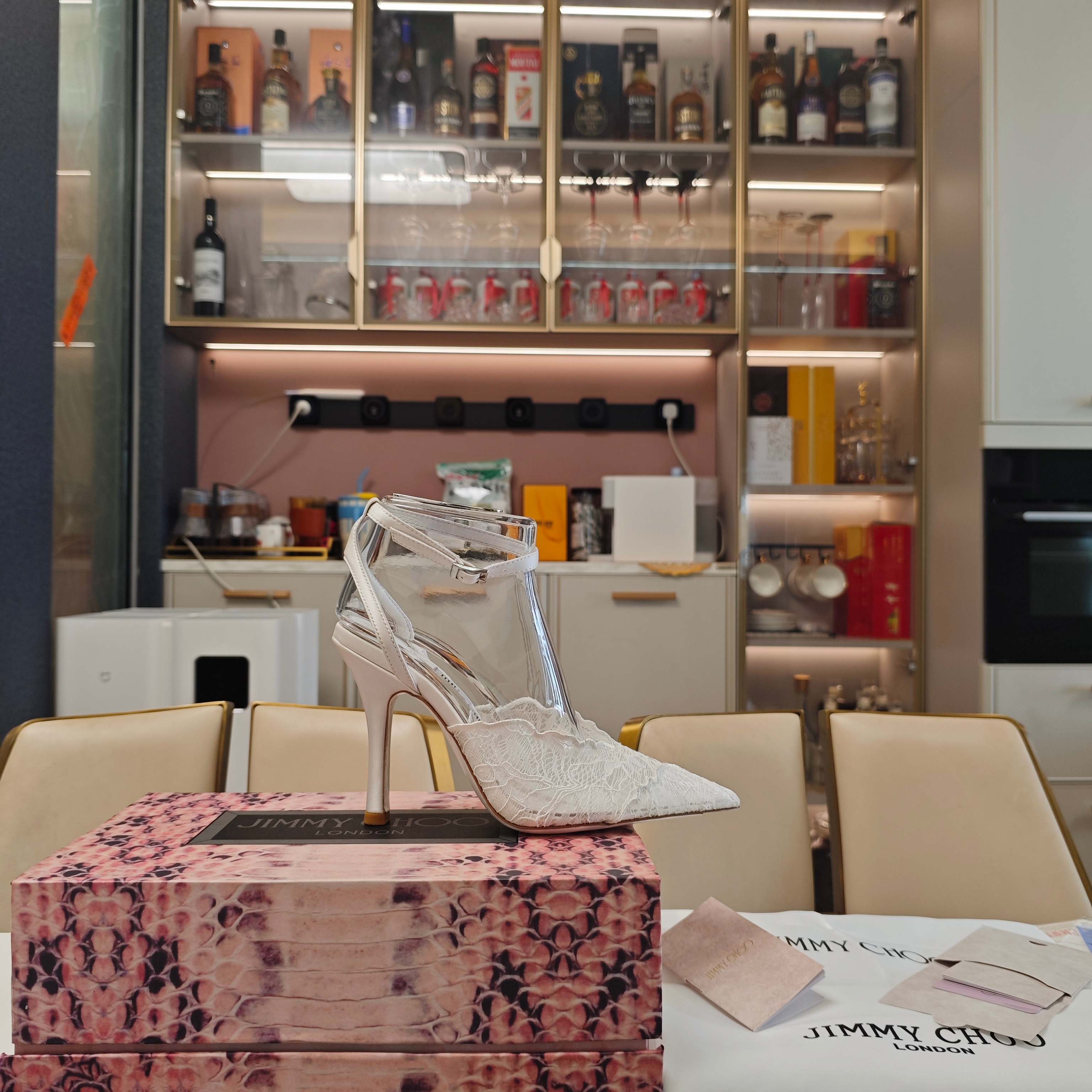 Jimmy Choo CHOO周仰杰2026𝐬𝐬( 款3D棱格磁铁盒包装) 低端勿比 摩登鞋履 新款星河浪漫蕾丝网仙女凉鞋拖鞋