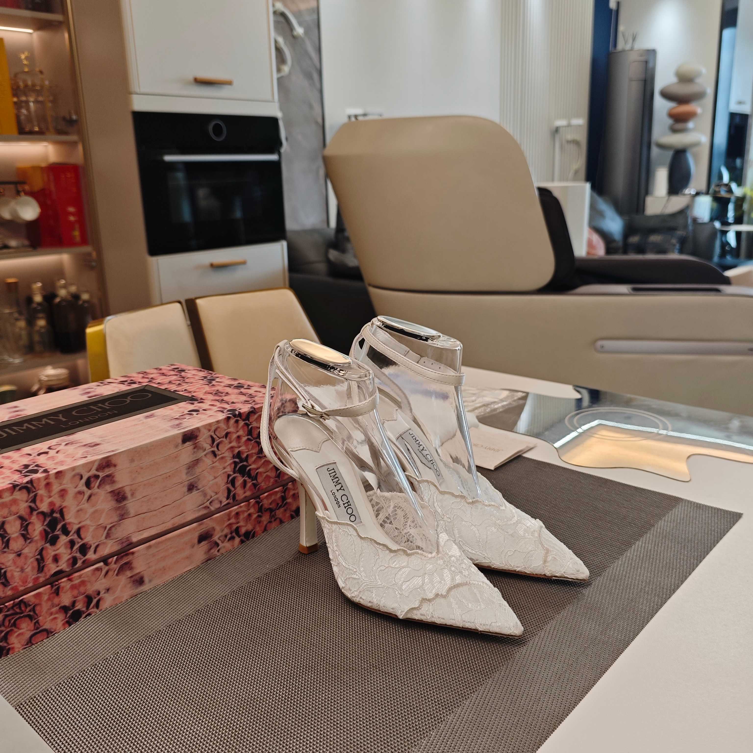 Jimmy Choo CHOO周仰杰2026𝐬𝐬( 款3D棱格磁铁盒包装) 低端勿比 摩登鞋履 新款星河浪漫蕾丝网仙女凉鞋拖鞋