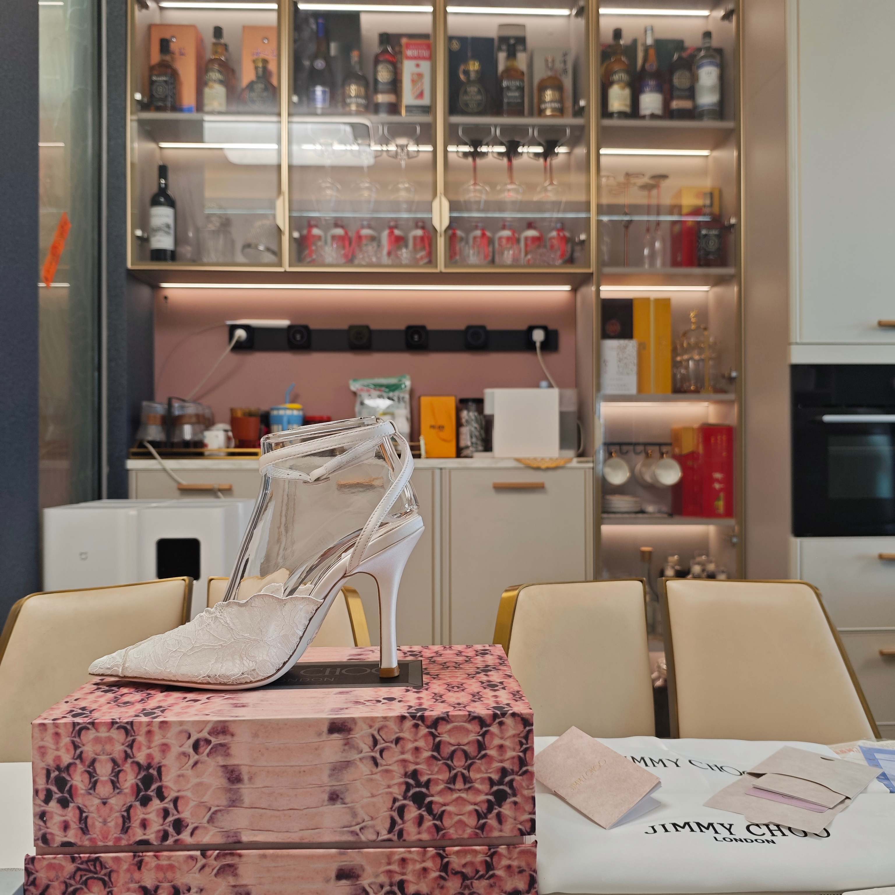 Jimmy Choo CHOO周仰杰2026𝐬𝐬( 款3D棱格磁铁盒包装) 低端勿比 摩登鞋履 新款星河浪漫蕾丝网仙女凉鞋拖鞋