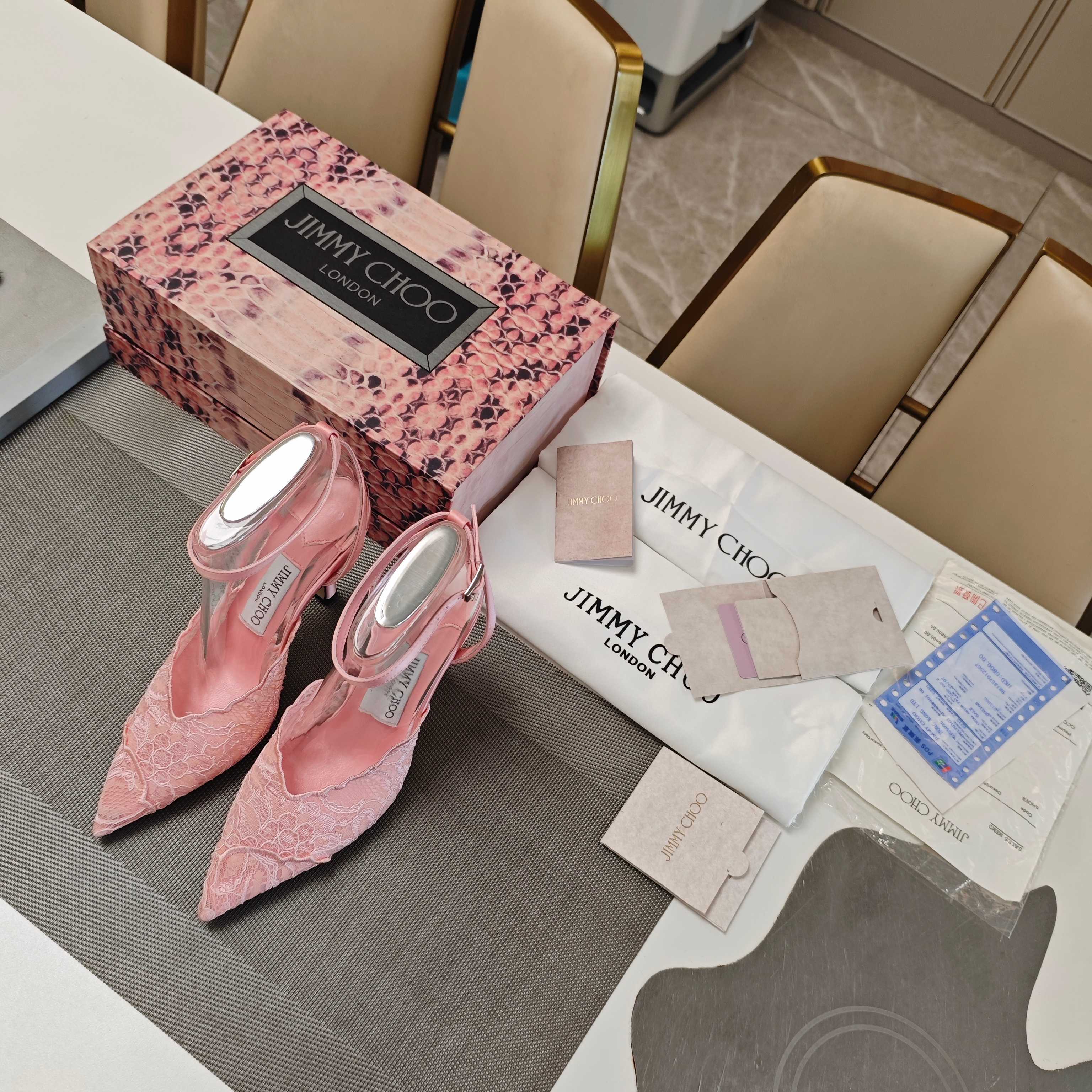 Jimmy Choo CHOO周仰杰2026𝐬𝐬( 款3D棱格磁铁盒包装) 低端勿比 摩登鞋履 新款星河浪漫蕾丝网仙女凉鞋拖鞋