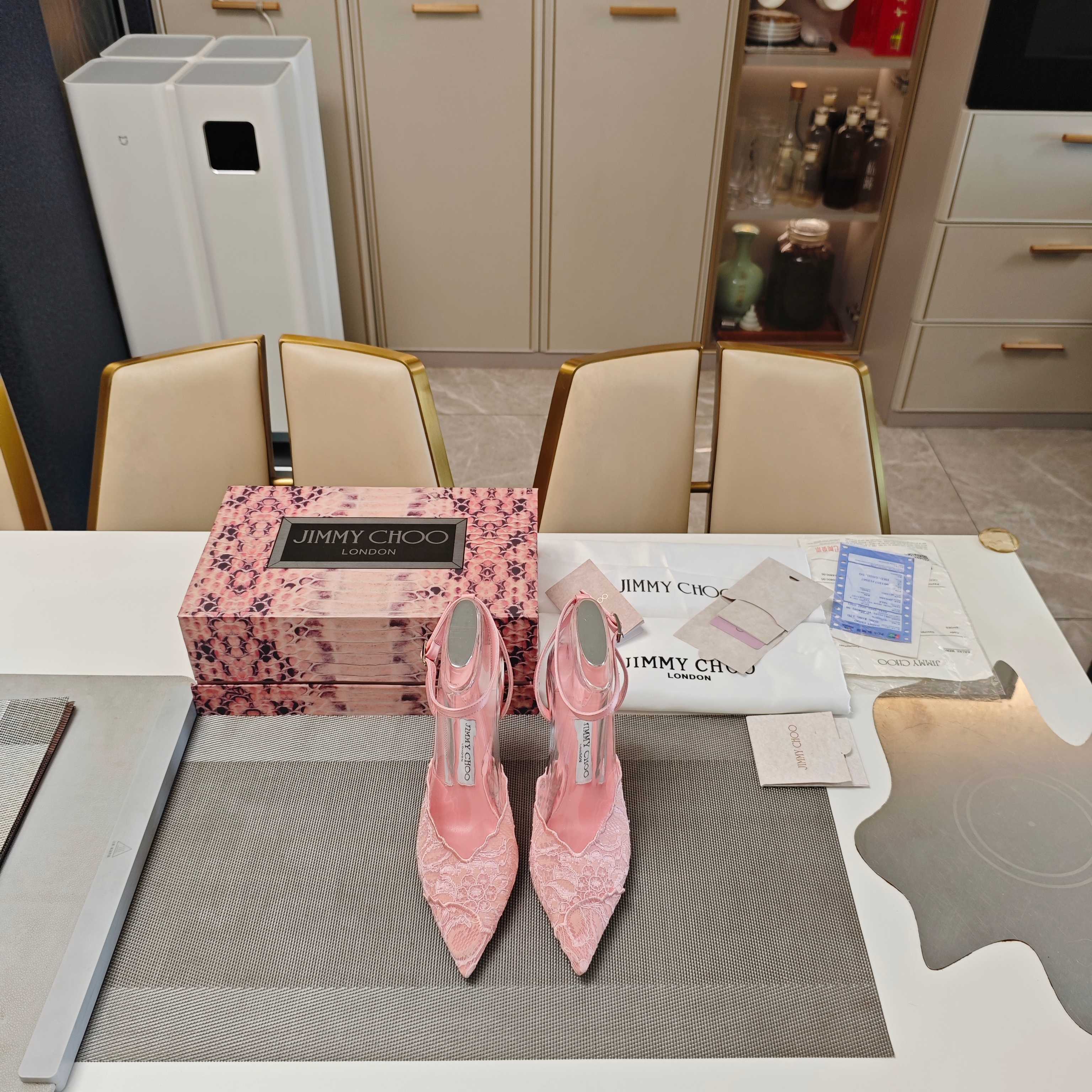 Jimmy Choo CHOO周仰杰2026𝐬𝐬( 款3D棱格磁铁盒包装) 低端勿比 摩登鞋履 新款星河浪漫蕾丝网仙女凉鞋拖鞋