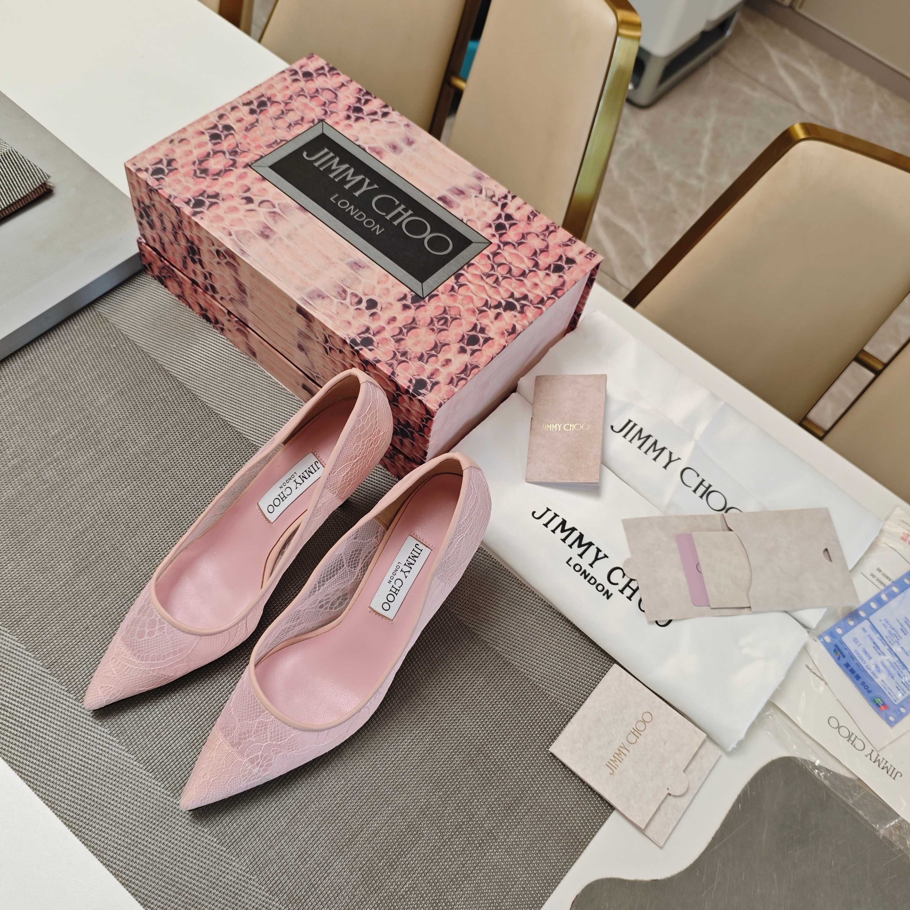 Jimmy Choo CHOO周仰杰2026𝐬𝐬( 款3D棱格磁铁盒包装) 低端勿比 摩登鞋履 新款星河浪漫蕾丝网仙女高跟单鞋