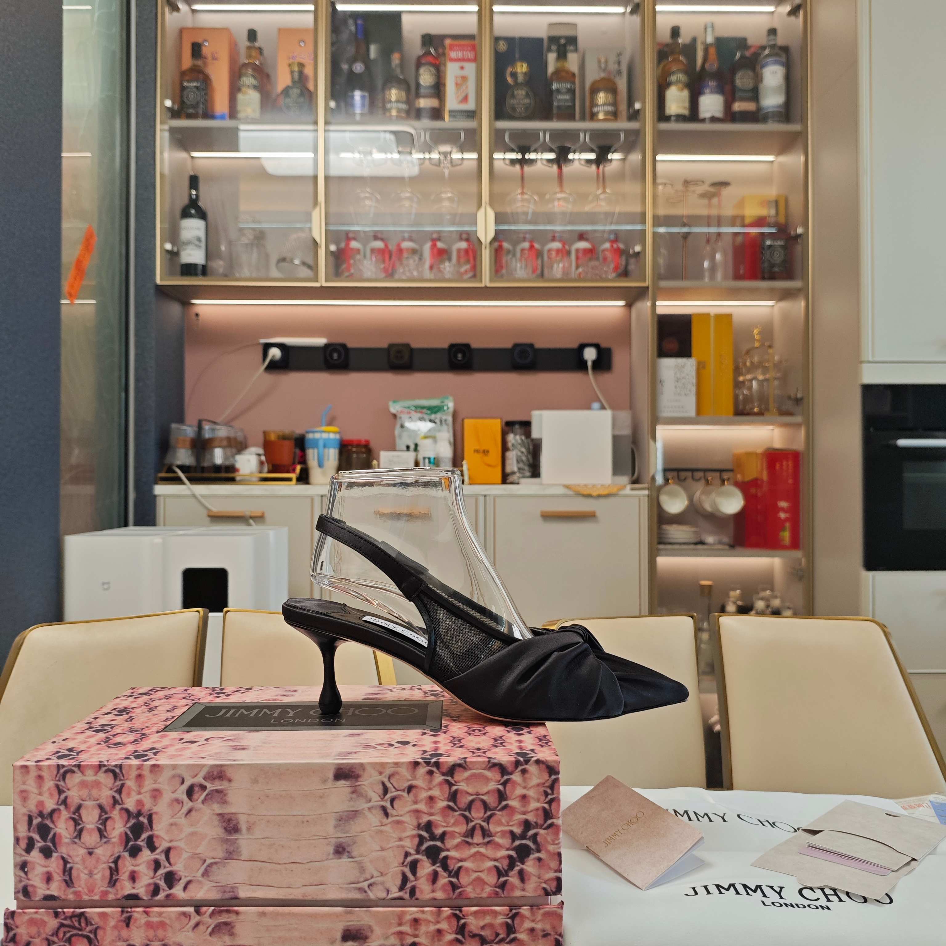 Jimmy Choo JlMMY CHOO周仰杰2026𝐬𝐬( 限量款3D蛇纹磁铁盒包装) ，低端勿比