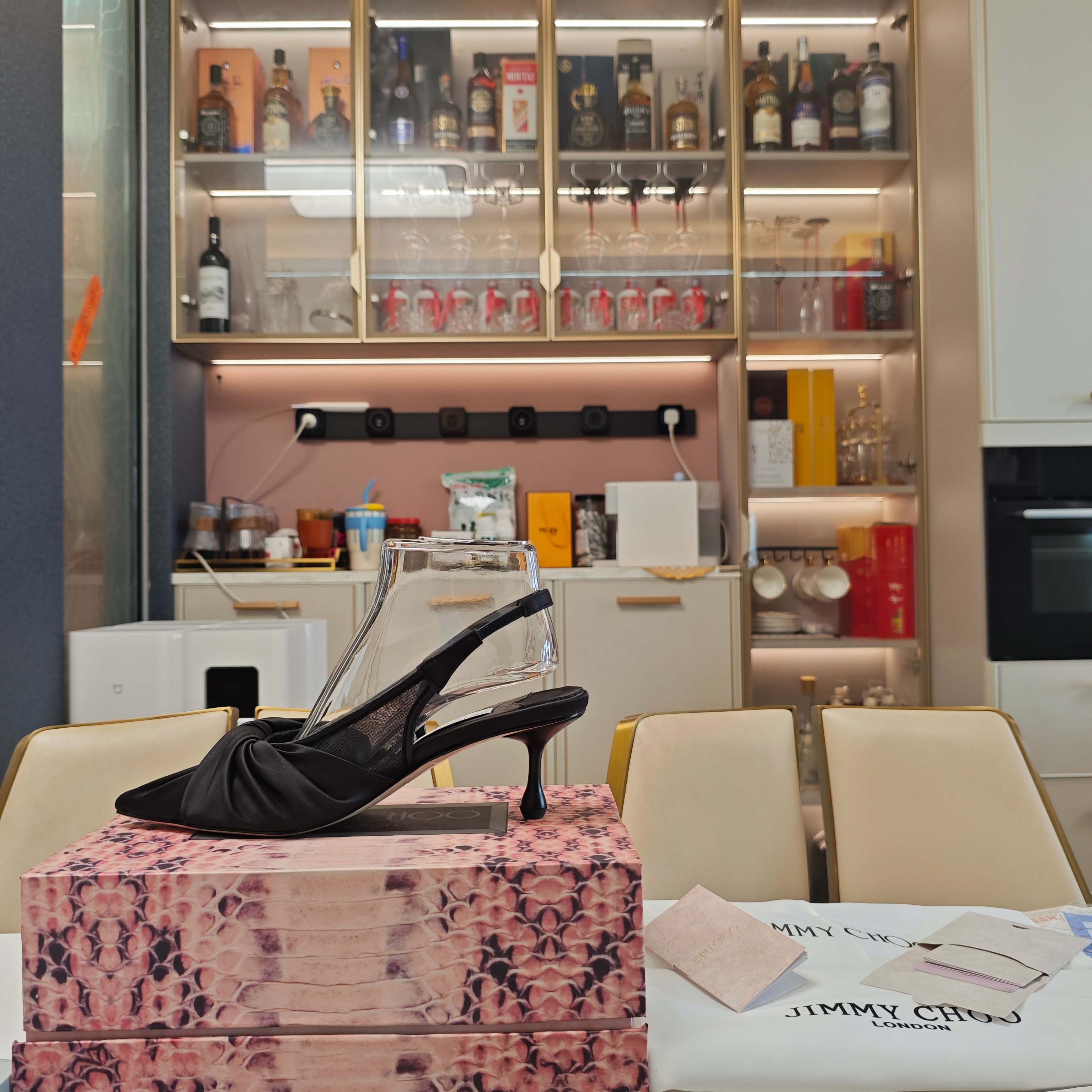 Jimmy Choo JlMMY CHOO周仰杰2026𝐬𝐬( 限量款3D蛇纹磁铁盒包装) ，低端勿比