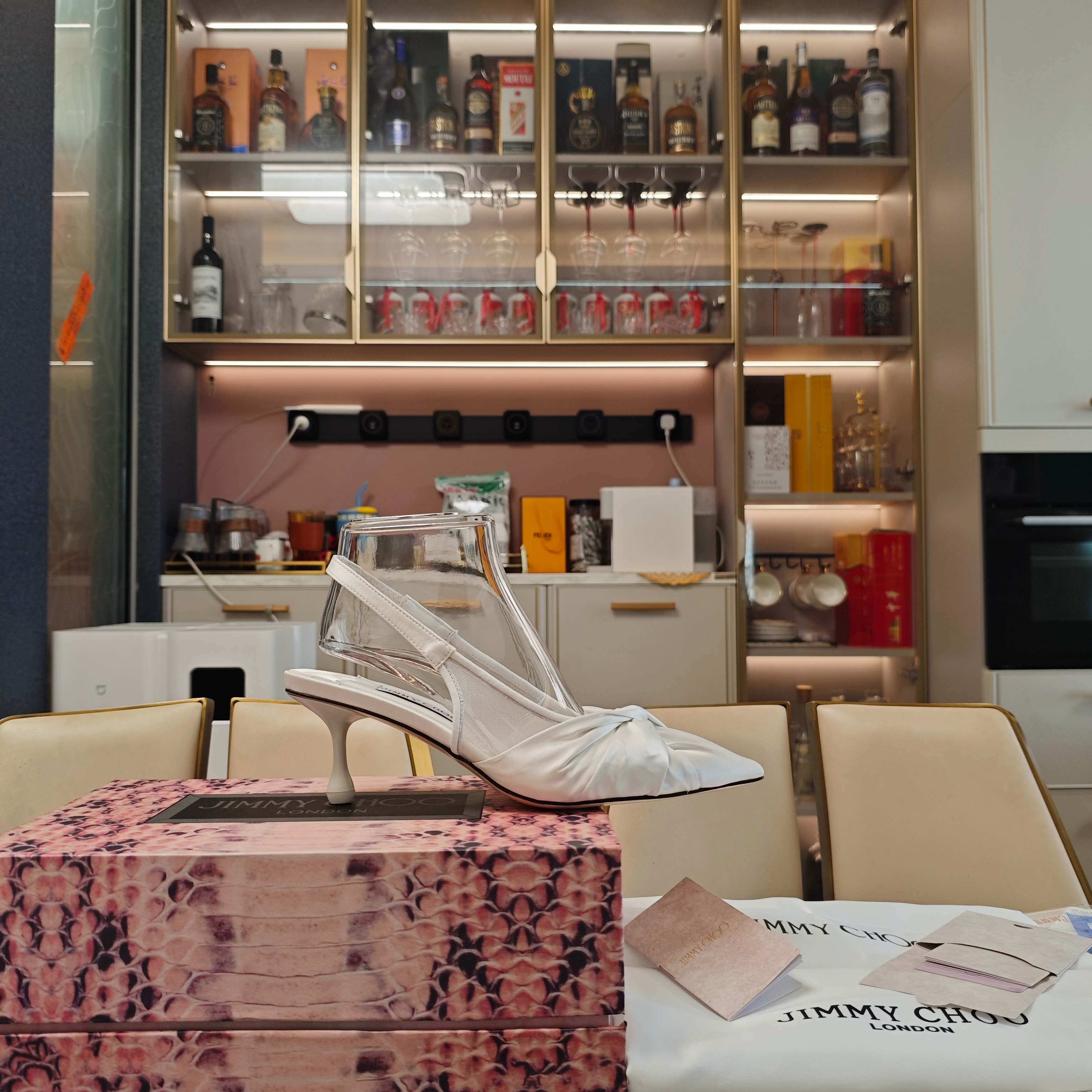 Jimmy Choo JlMMY CHOO周仰杰2026𝐬𝐬( 限量款3D蛇纹磁铁盒包装) ，低端勿比