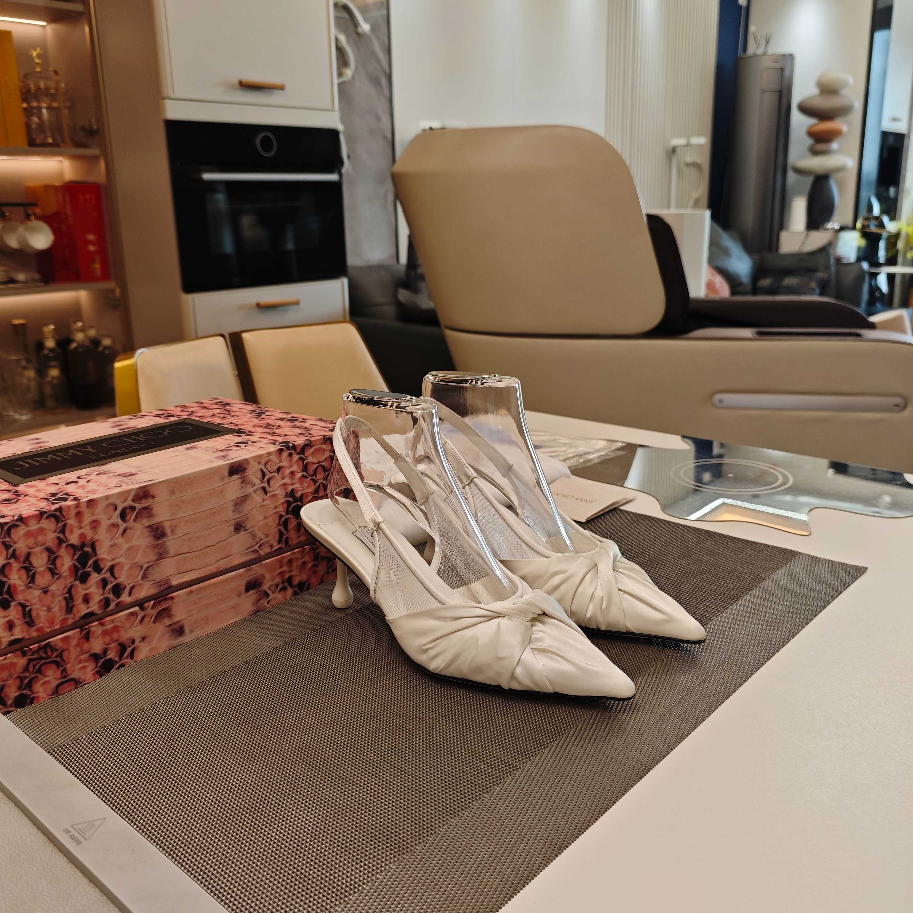 Jimmy Choo JlMMY CHOO周仰杰2026𝐬𝐬( 限量款3D蛇纹磁铁盒包装) ，低端勿比