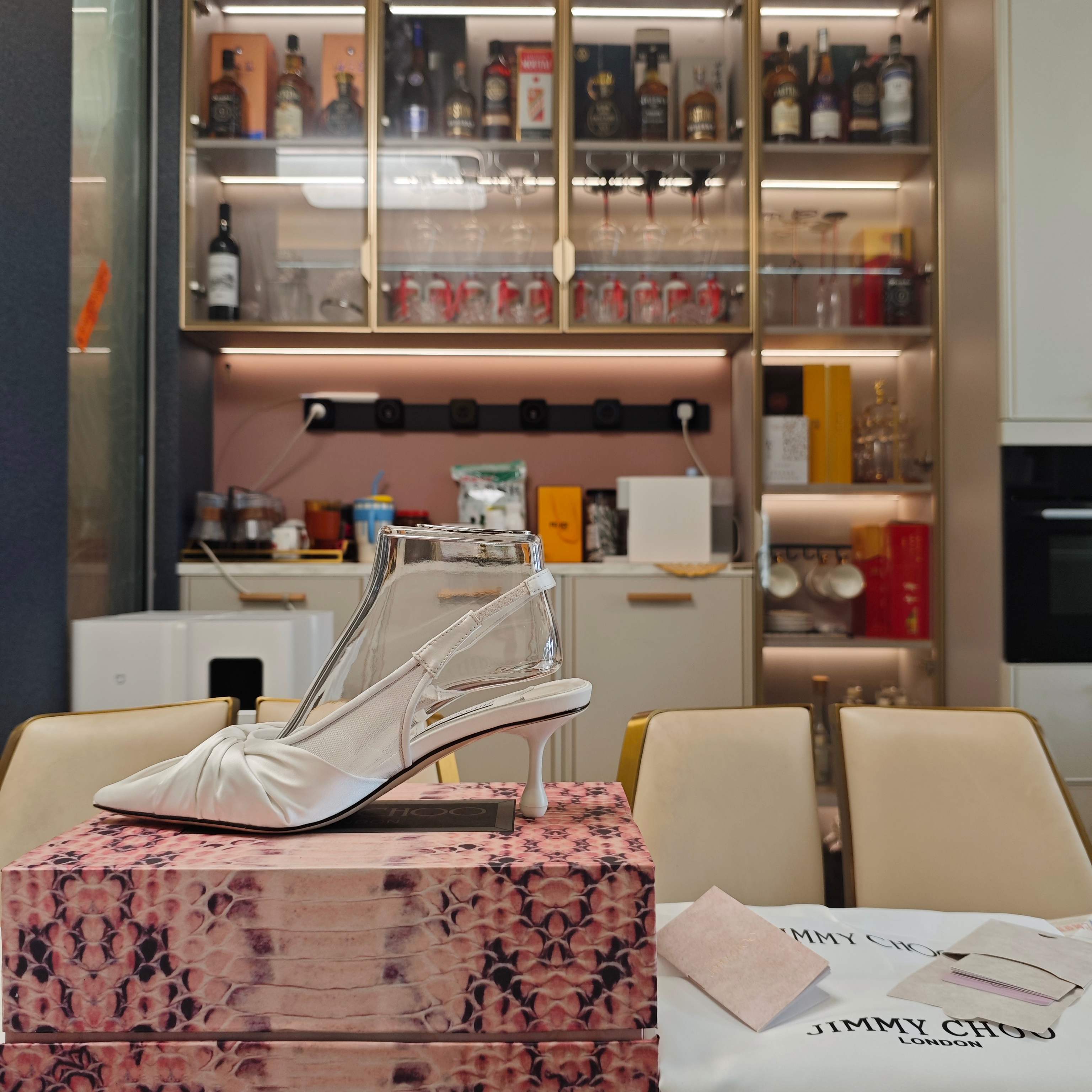 Jimmy Choo JlMMY CHOO周仰杰2026𝐬𝐬( 限量款3D蛇纹磁铁盒包装) ，低端勿比