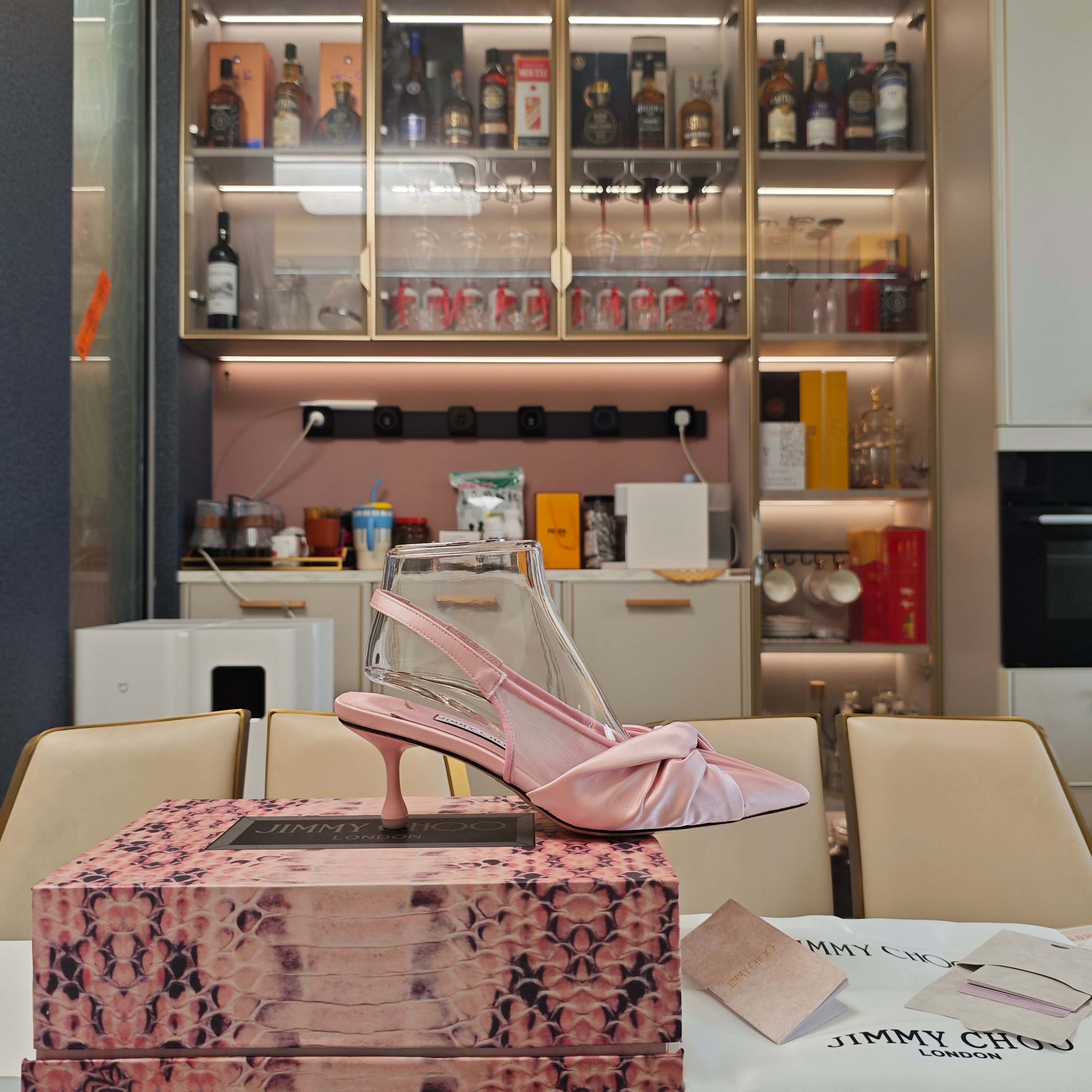 Jimmy Choo JlMMY CHOO周仰杰2026𝐬𝐬( 限量款3D蛇纹磁铁盒包装) ，低端勿比
