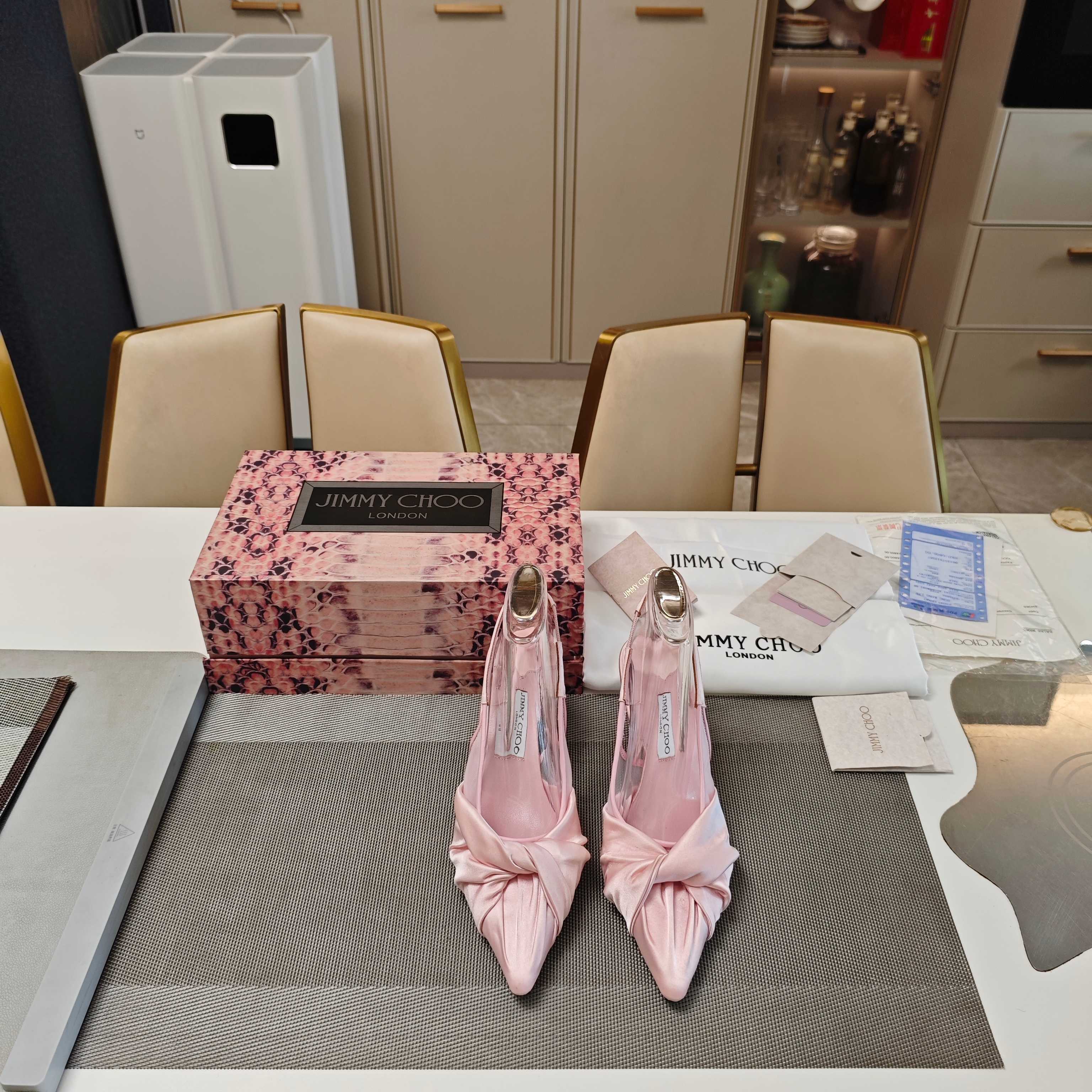 Jimmy Choo JlMMY CHOO周仰杰2026𝐬𝐬( 限量款3D蛇纹磁铁盒包装) ，低端勿比