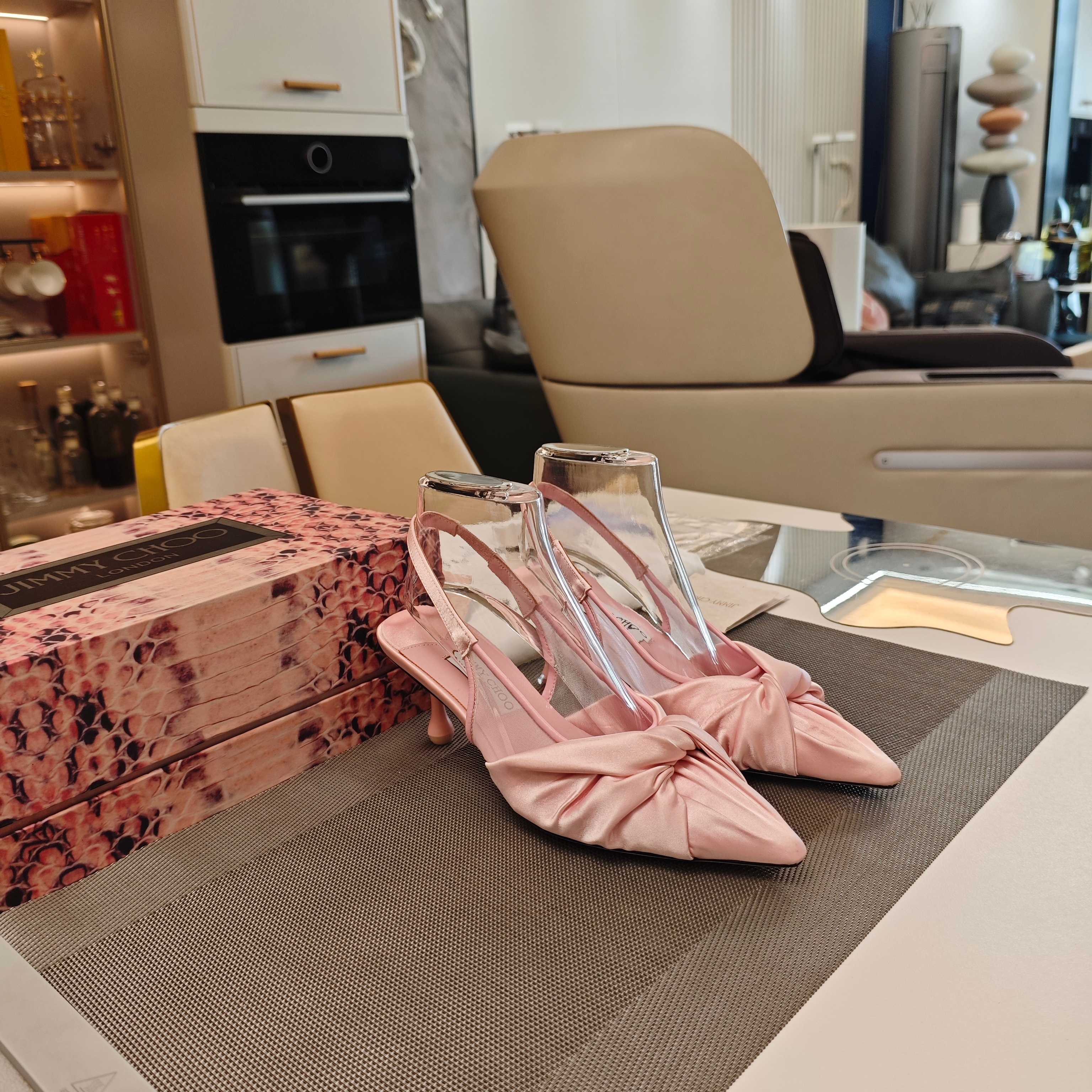 Jimmy Choo JlMMY CHOO周仰杰2026𝐬𝐬( 限量款3D蛇纹磁铁盒包装) ，低端勿比